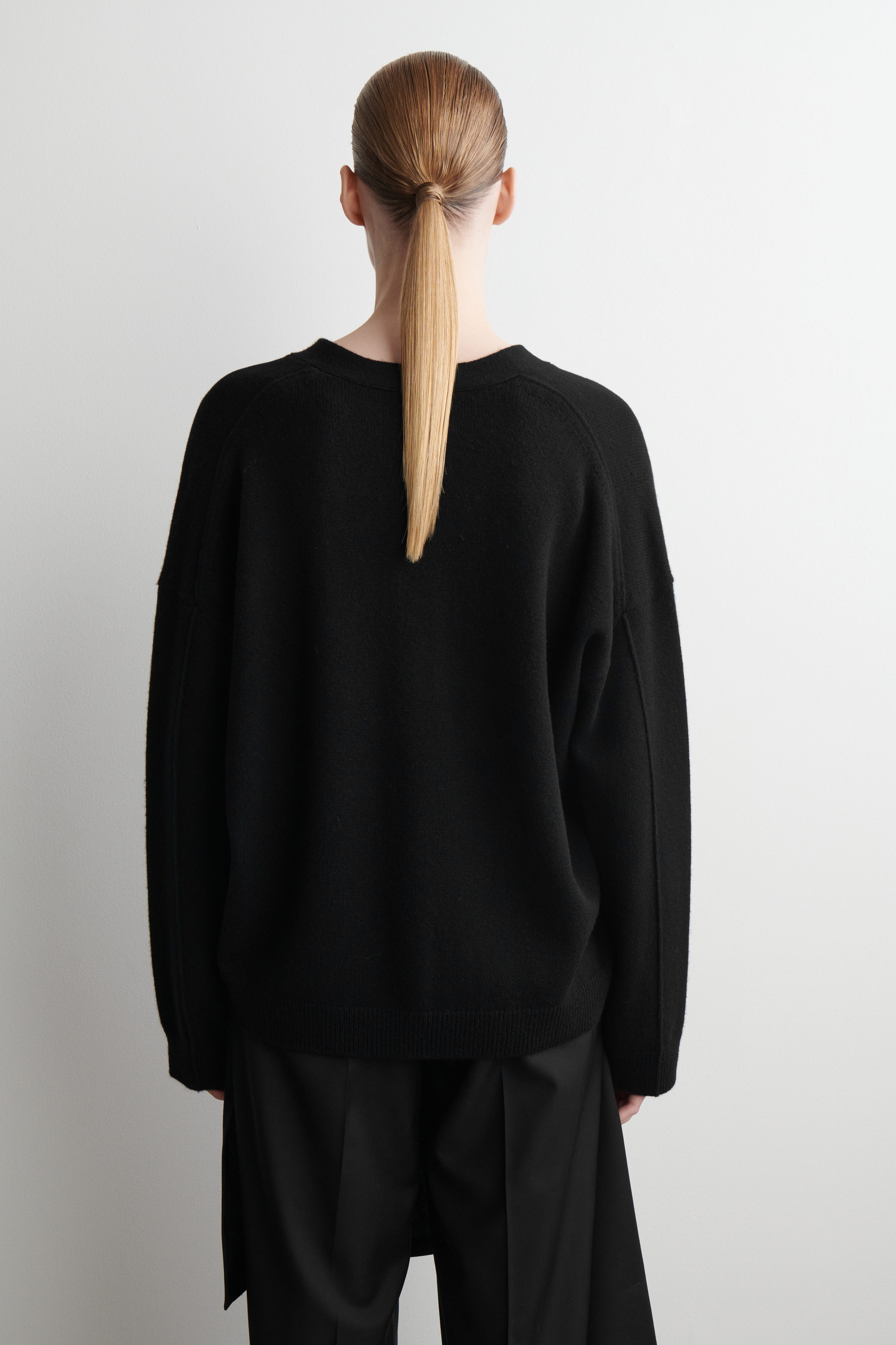 CASHMERE V-NECK CARDIGAN - BLACK | COS CA