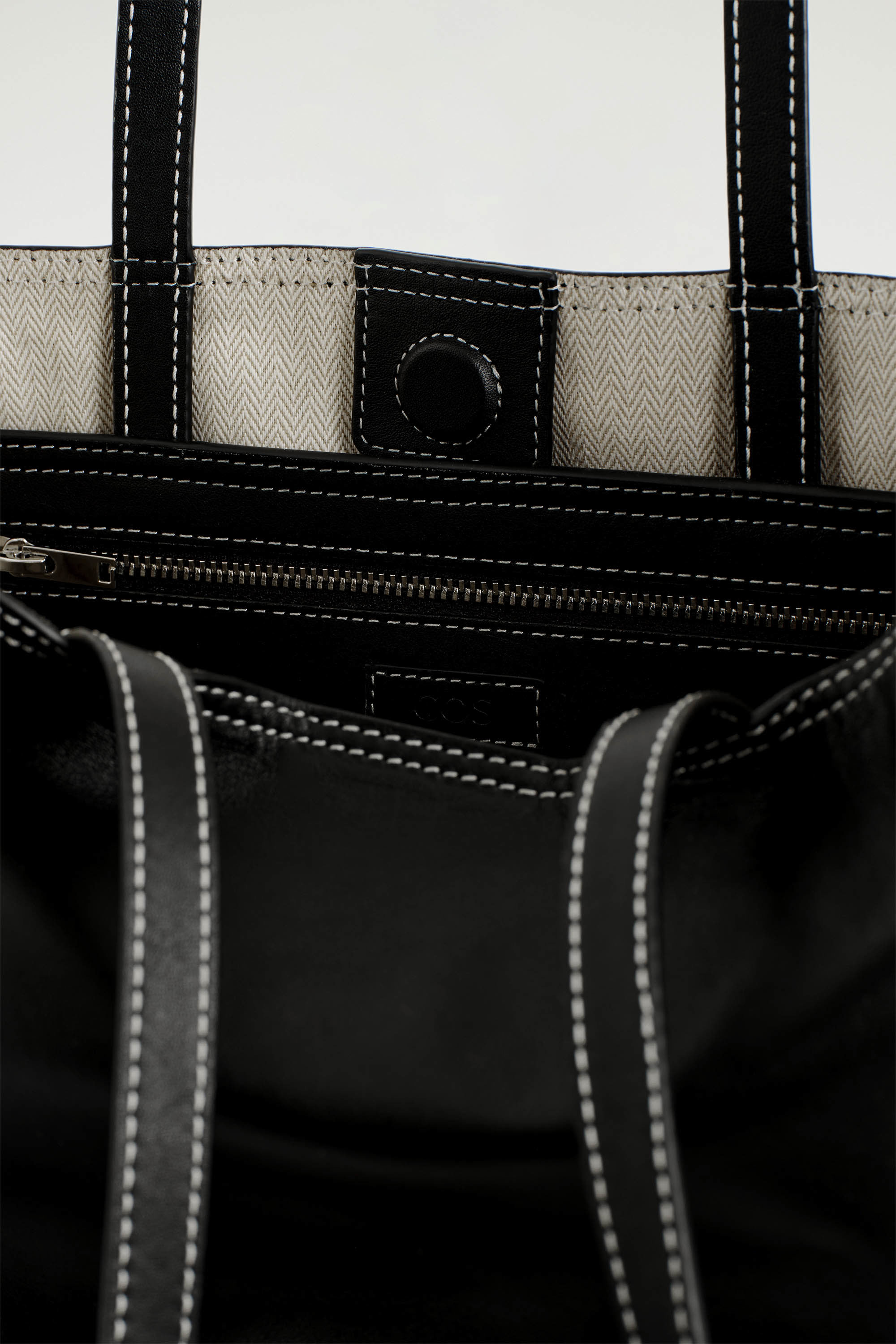 TOWNHOUSE SHOPPER BAG - LEATHER - BLACK | COS US