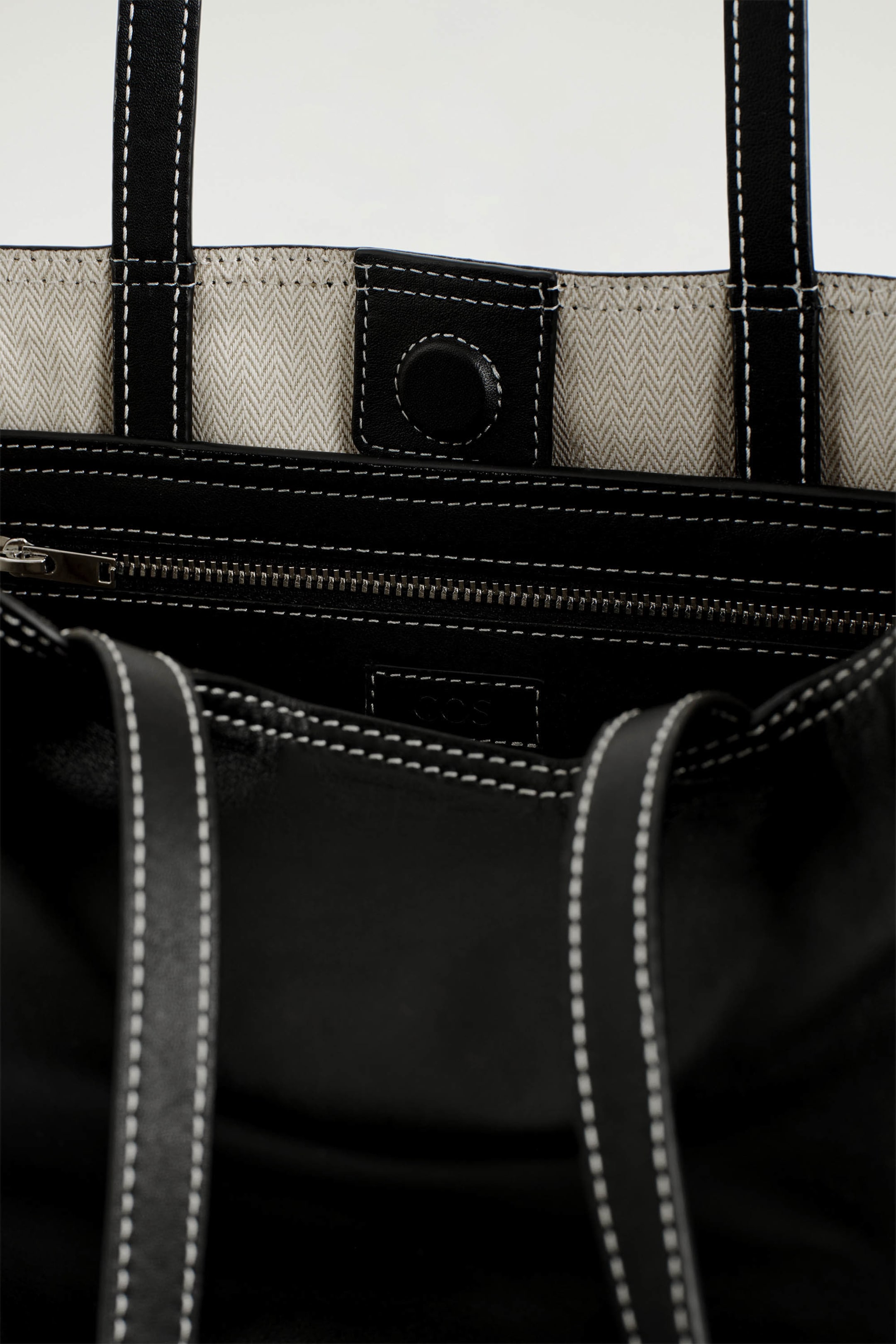 StillMedia/DescriptiveDetail