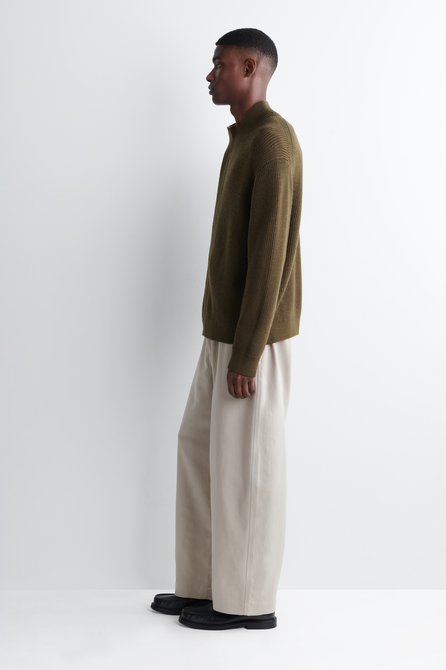 PANTALÓN BARREL FIT CON AJUSTE DE CORDÓN - BEIGE/NEGRO - 4