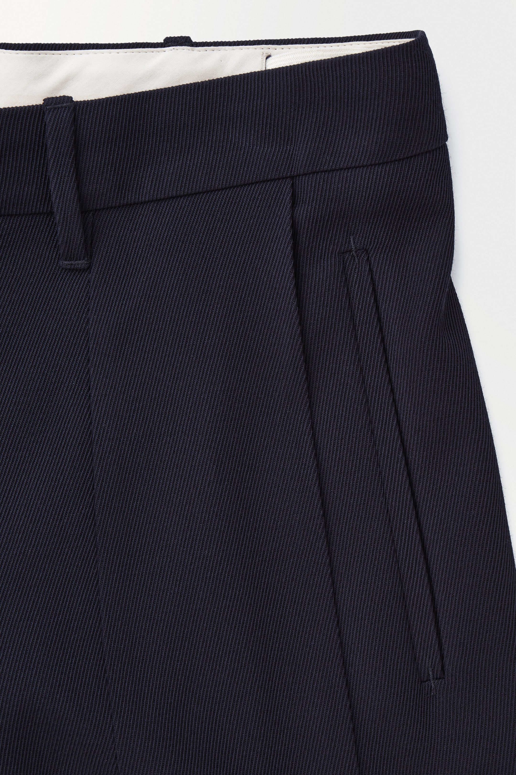THE WIDE-LEG WOOL TROUSERS