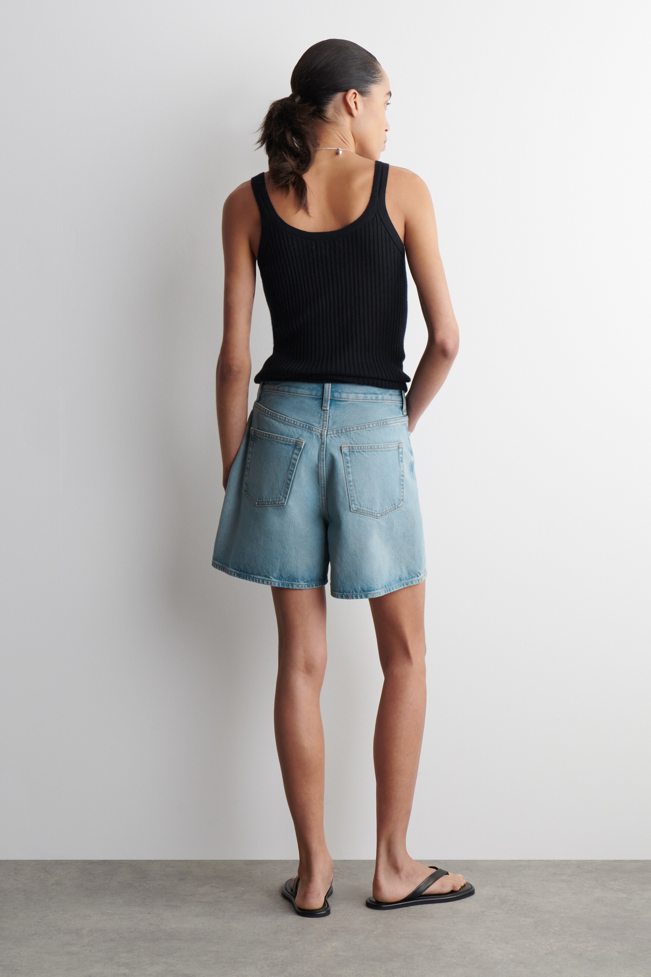 Ingrandisci l'immagine: HIGH-RISE DENIM SHORTS - WASHED BLUE - DONNA | H&M CH 3