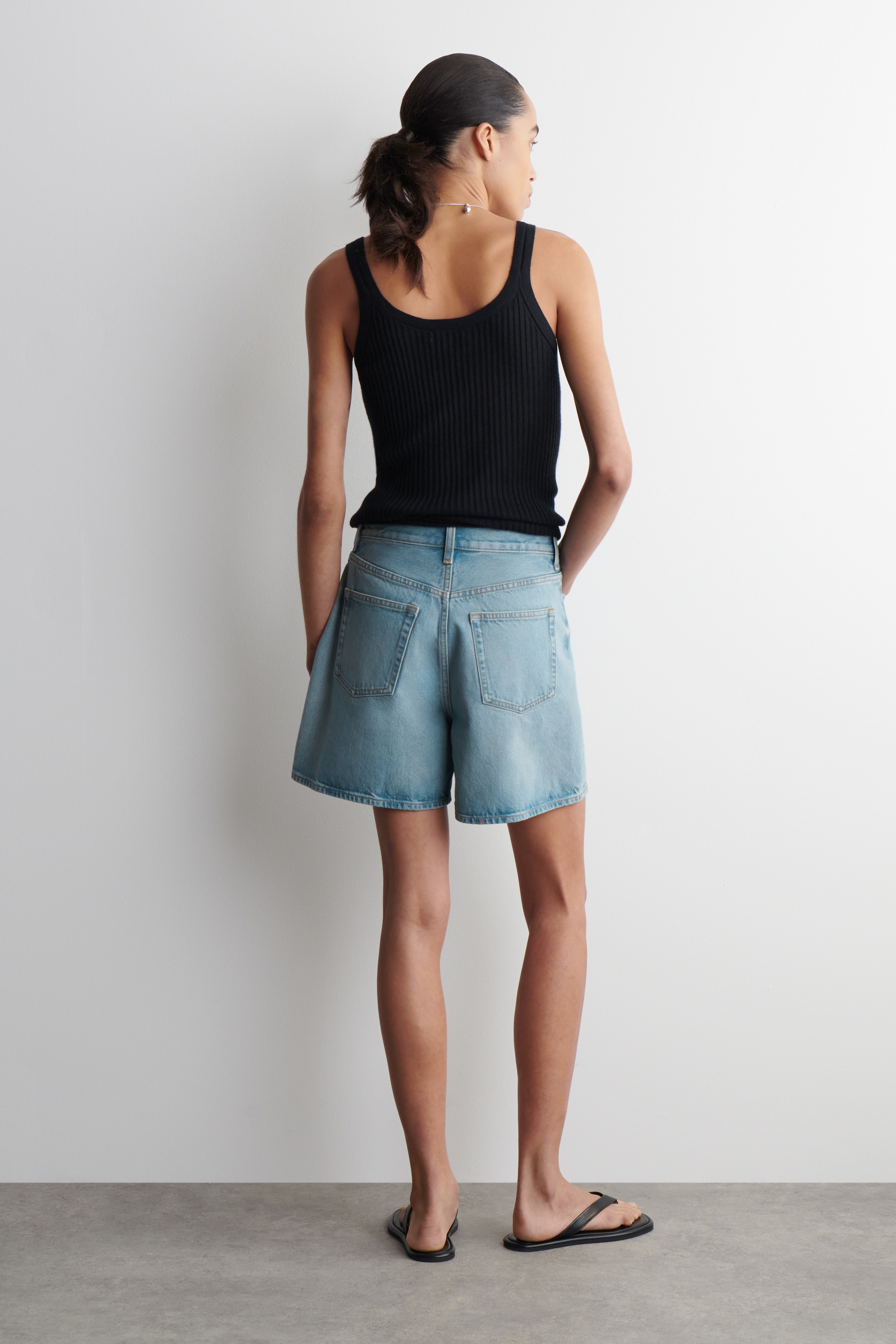Grösseres Bild ansehen: JEANSSHORTS MIT HOHEM BUND - BLAUE WASCHUNG - DAMEN | H&M CH 3