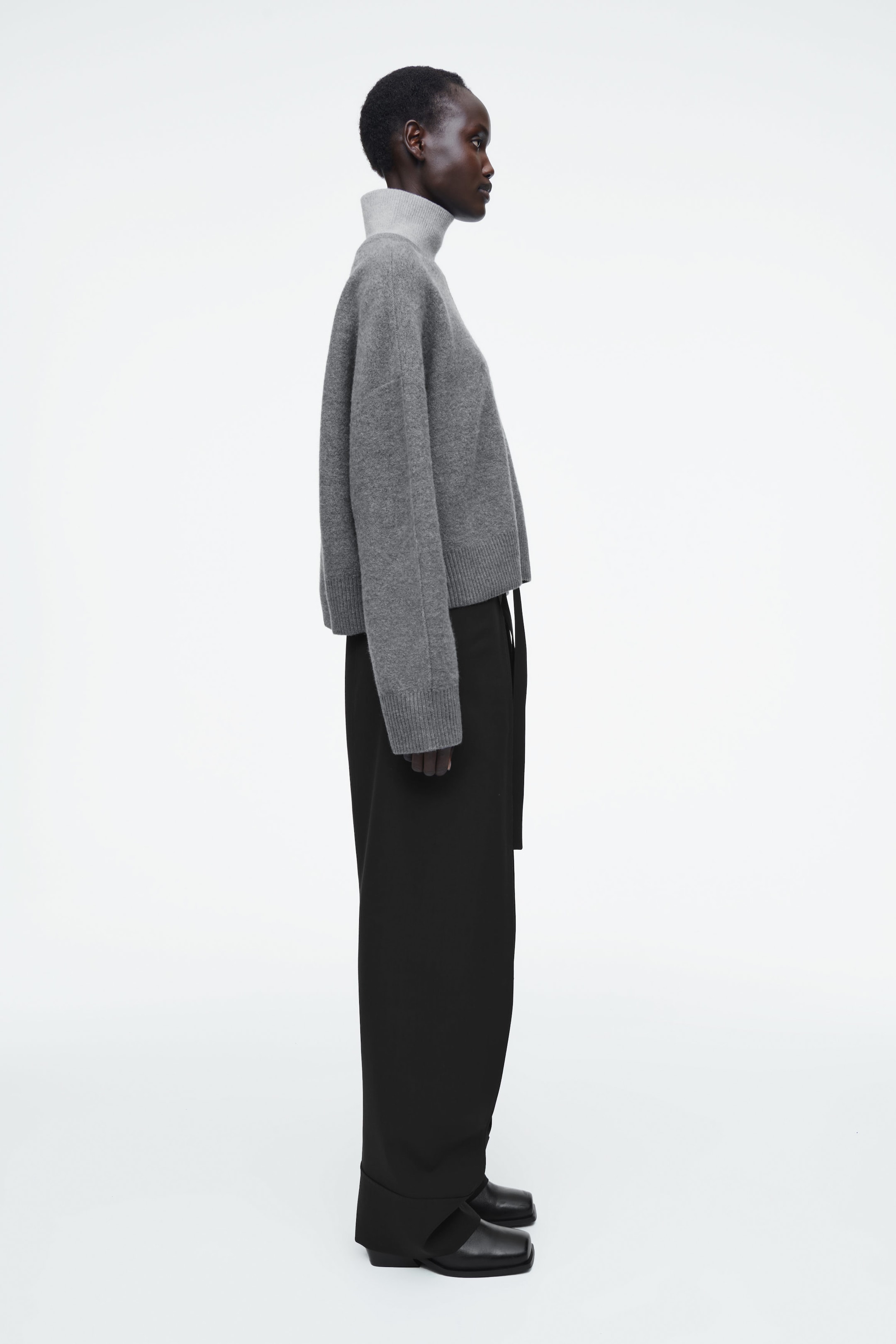 COLOUR-BLOCK LAYERED WOOL JUMPER