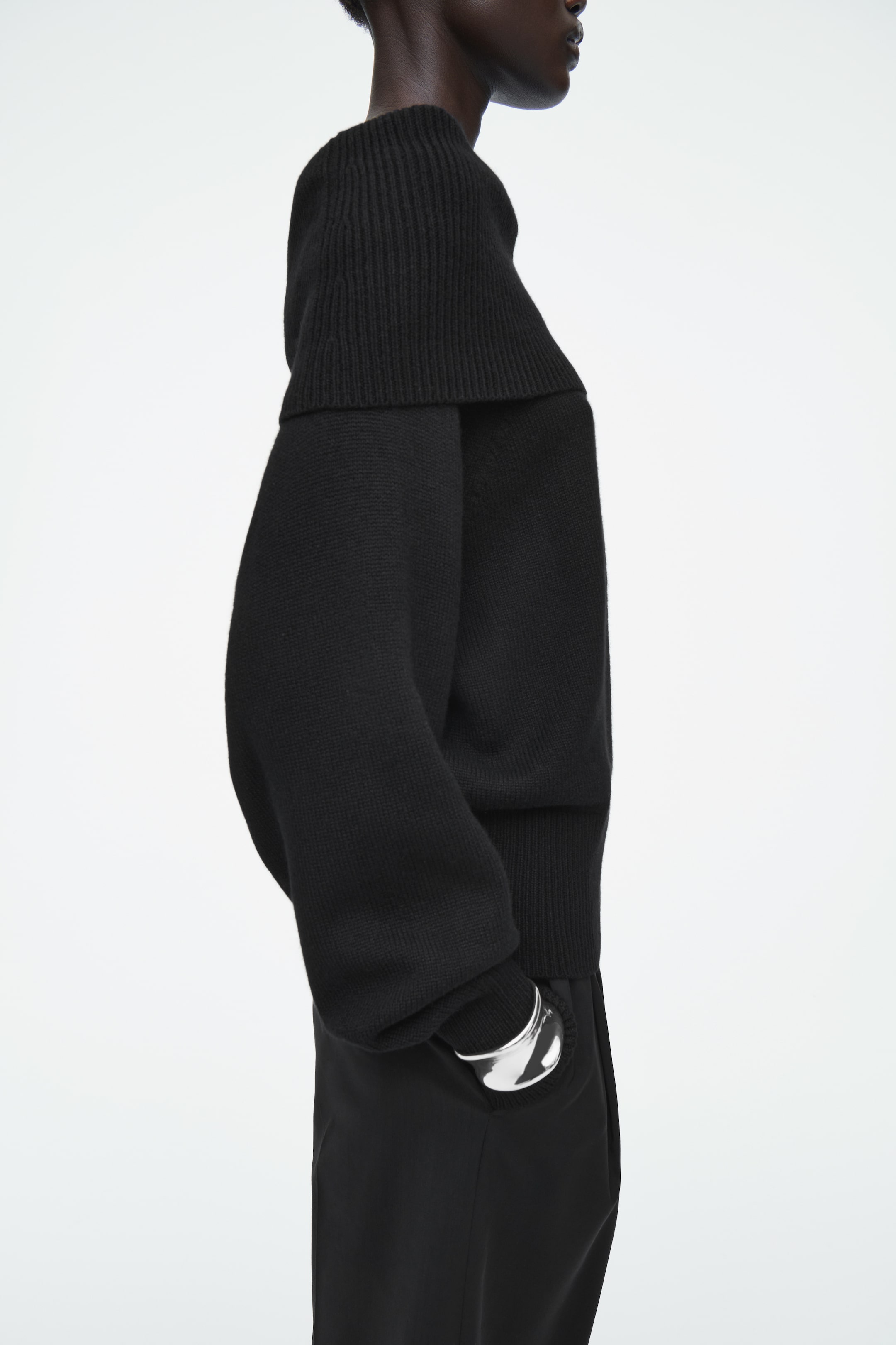 Grösseres Bild ansehen: SCHULTERFREIER PULLOVER AUS MERINOWOLLE - SCHWARZ - DAMEN | H&M CH 3