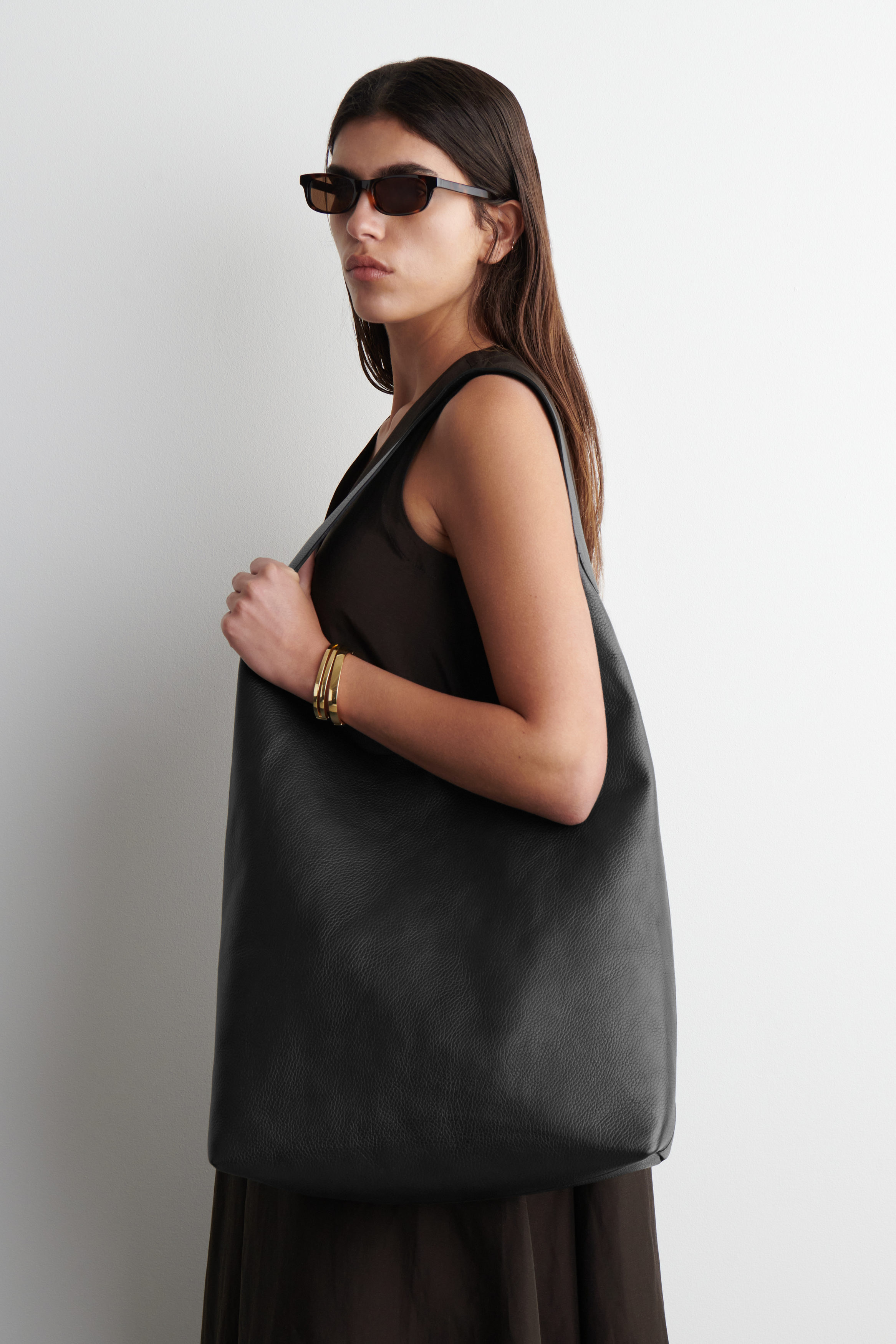 SERIF TOTE BAG - LEATHER - BLACK | COS