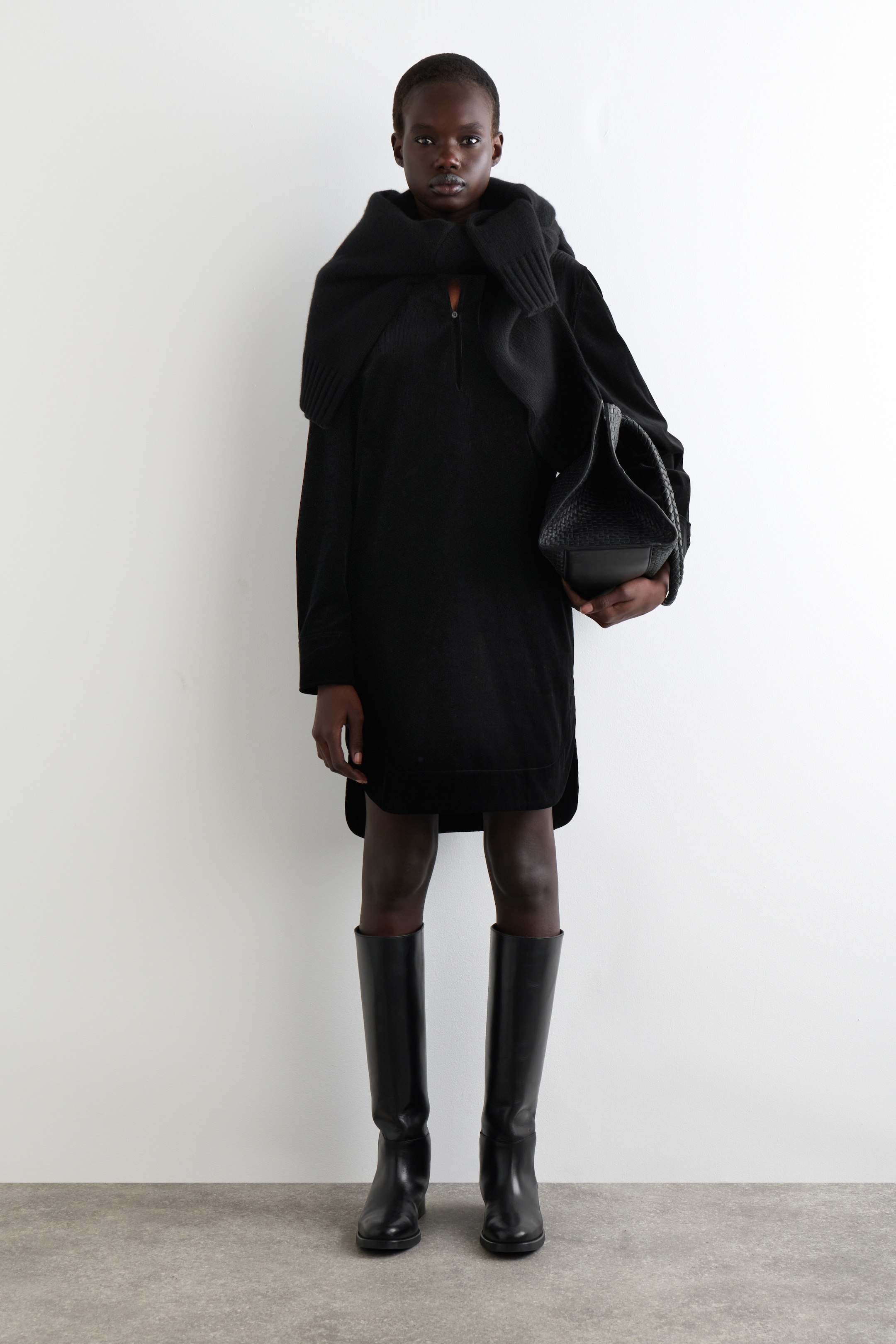 Ver imagen más grande: VESTIDO CAMISERO CORTO DE PANA - NEGRO - MUJER | H&M ES 2