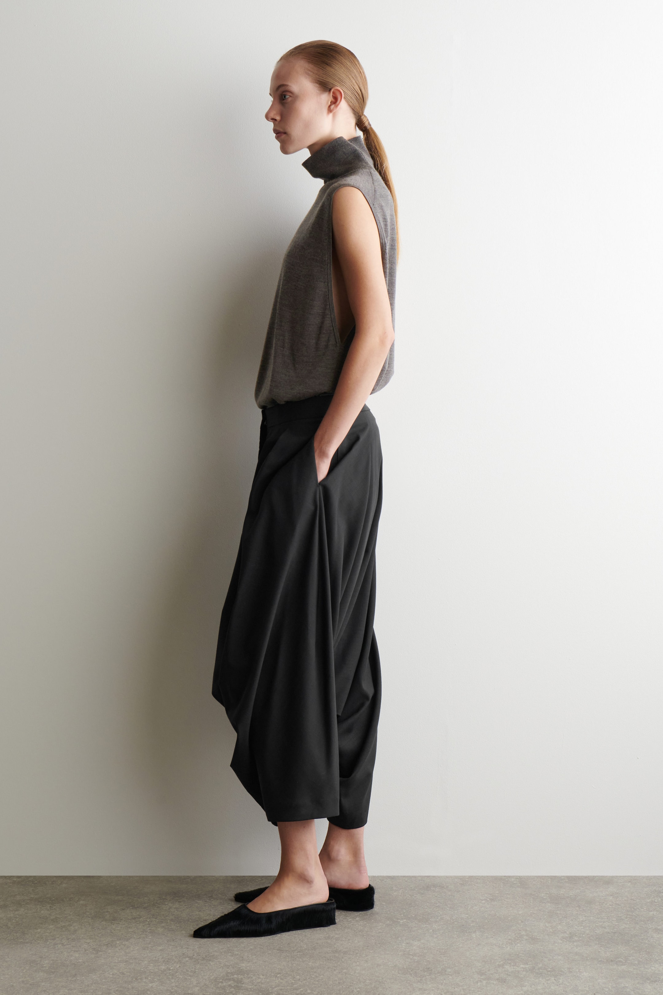 VOLUMINOUS WOOL TROUSERS
