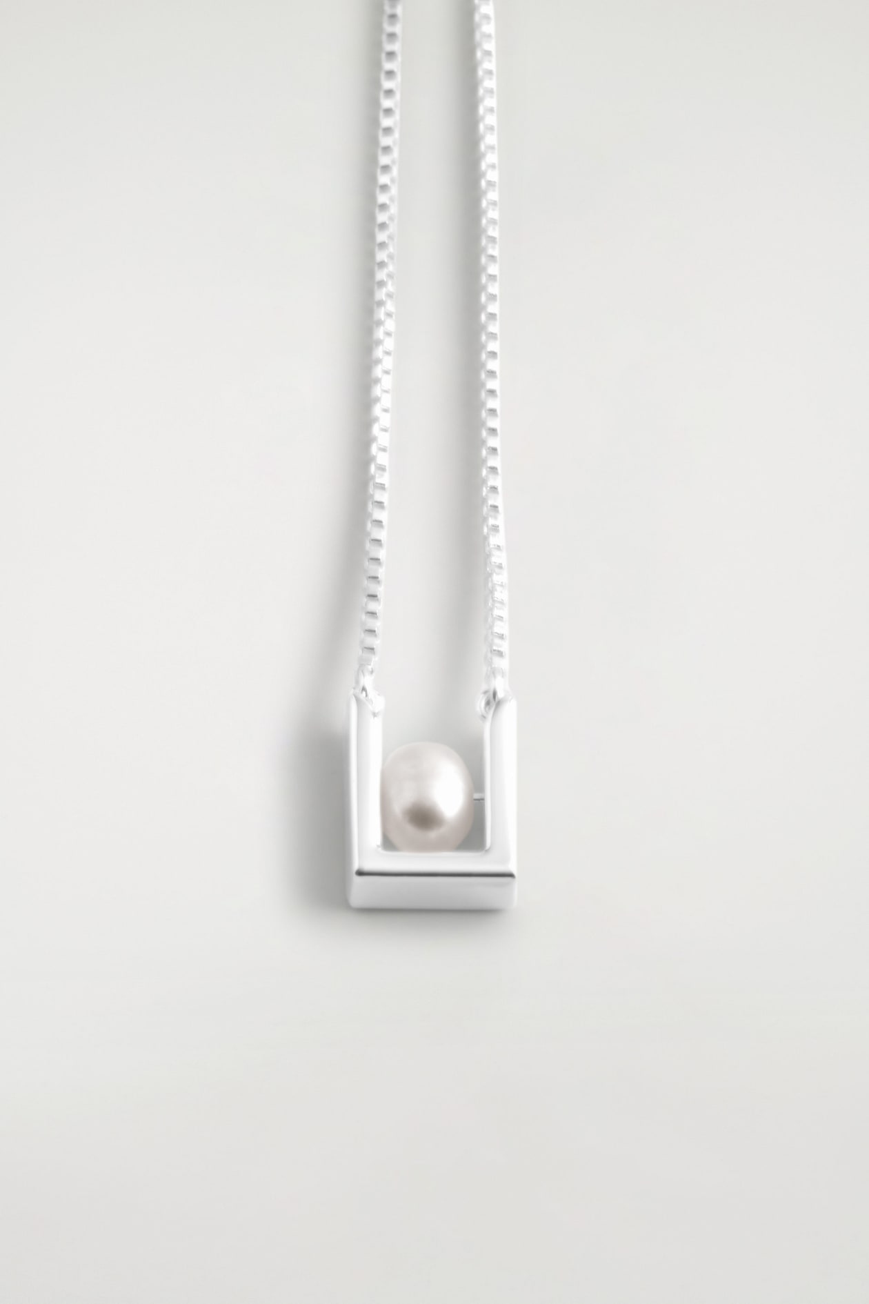 RECTANGULAR CHAIN PENDANT NECKLACE - SILVER / PEARL | COS US