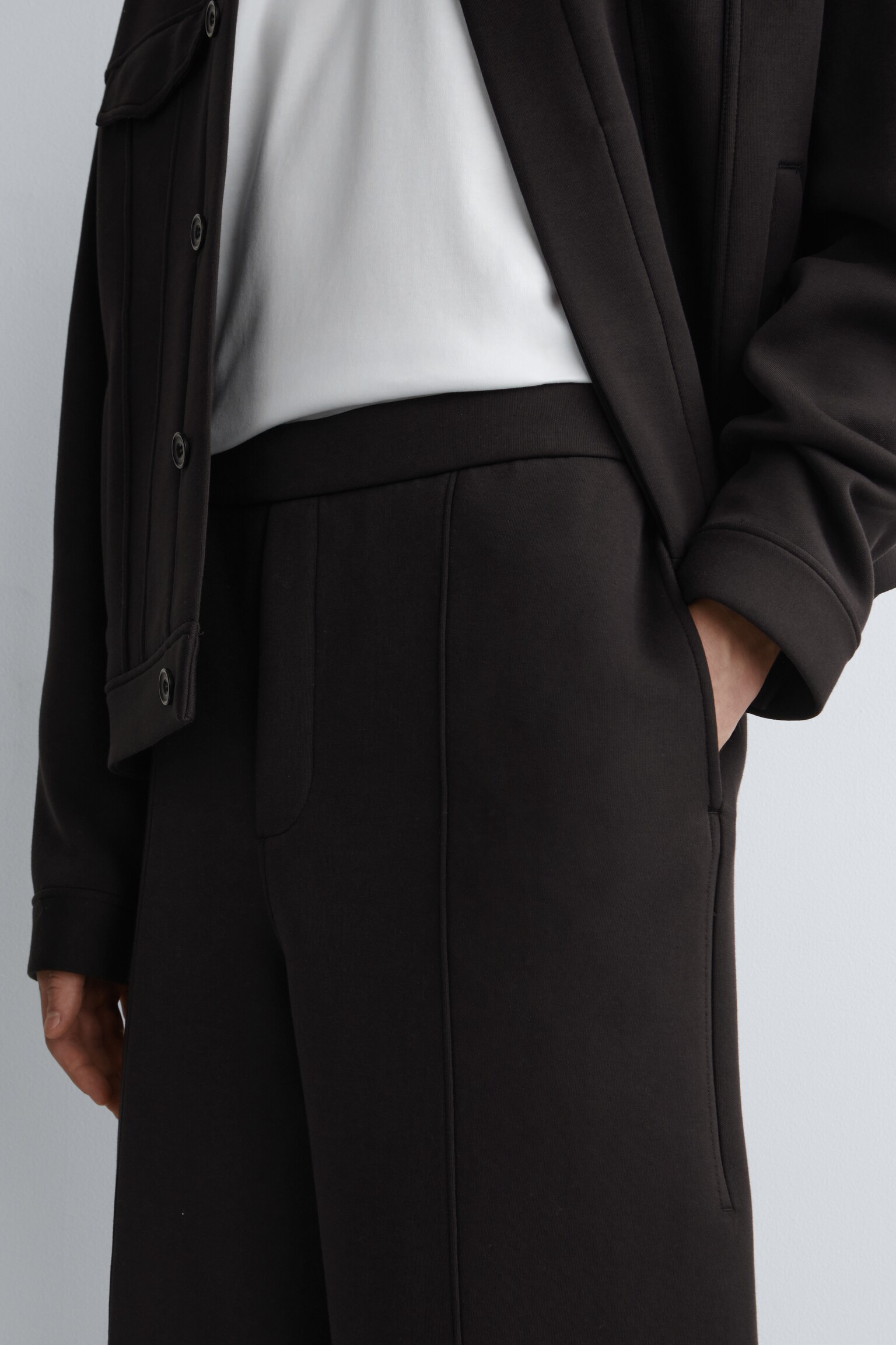 PANTALÓN STRAIGHT-LEG EFECTO NEOPRENO - MARRÓN - 4