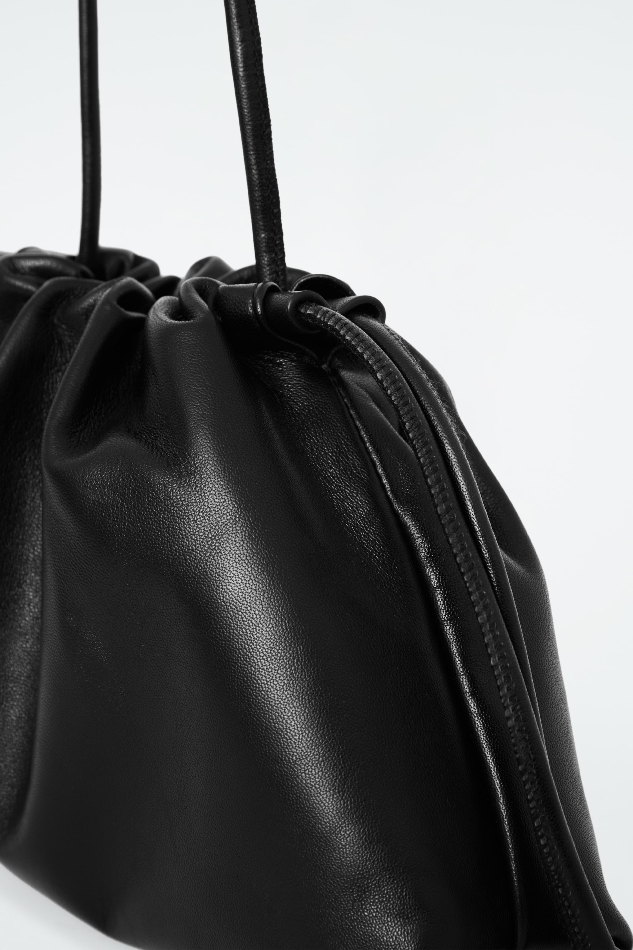 Visualizza immagine più grande: POCHETTE CAVATELLI MINI IN PELLE - NERO - DONNA | H&M IT 6
