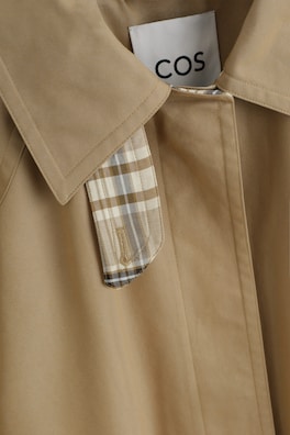 CHECK-DETAIL BELTED COTTON TRENCH COAT — BEIGE / CHECKED 6