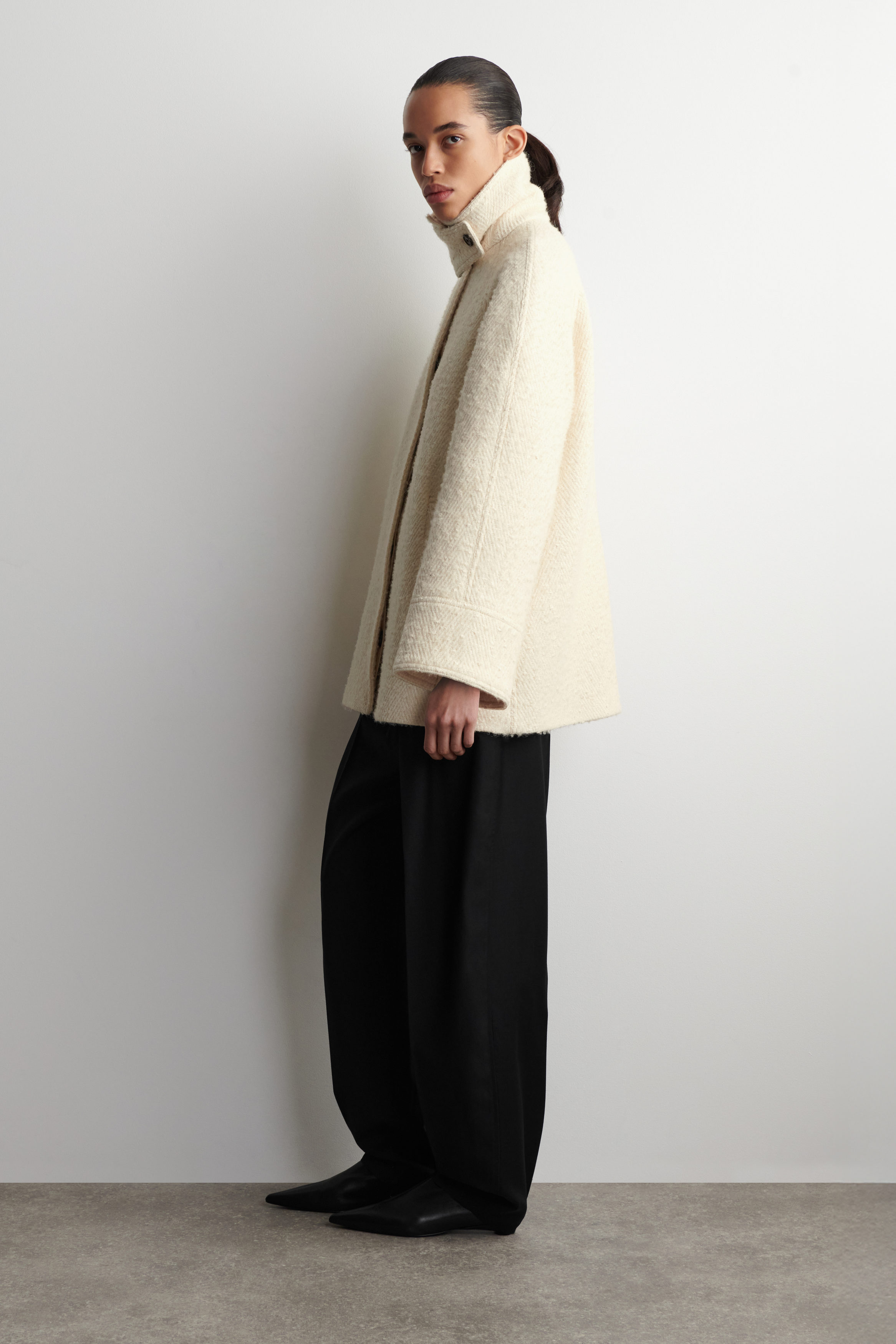 【THE HINOKI】OG cotton wool padding coat MOCK-NECK WOOL-HERRINGBONE SHORT COAT - CREAM | COS US