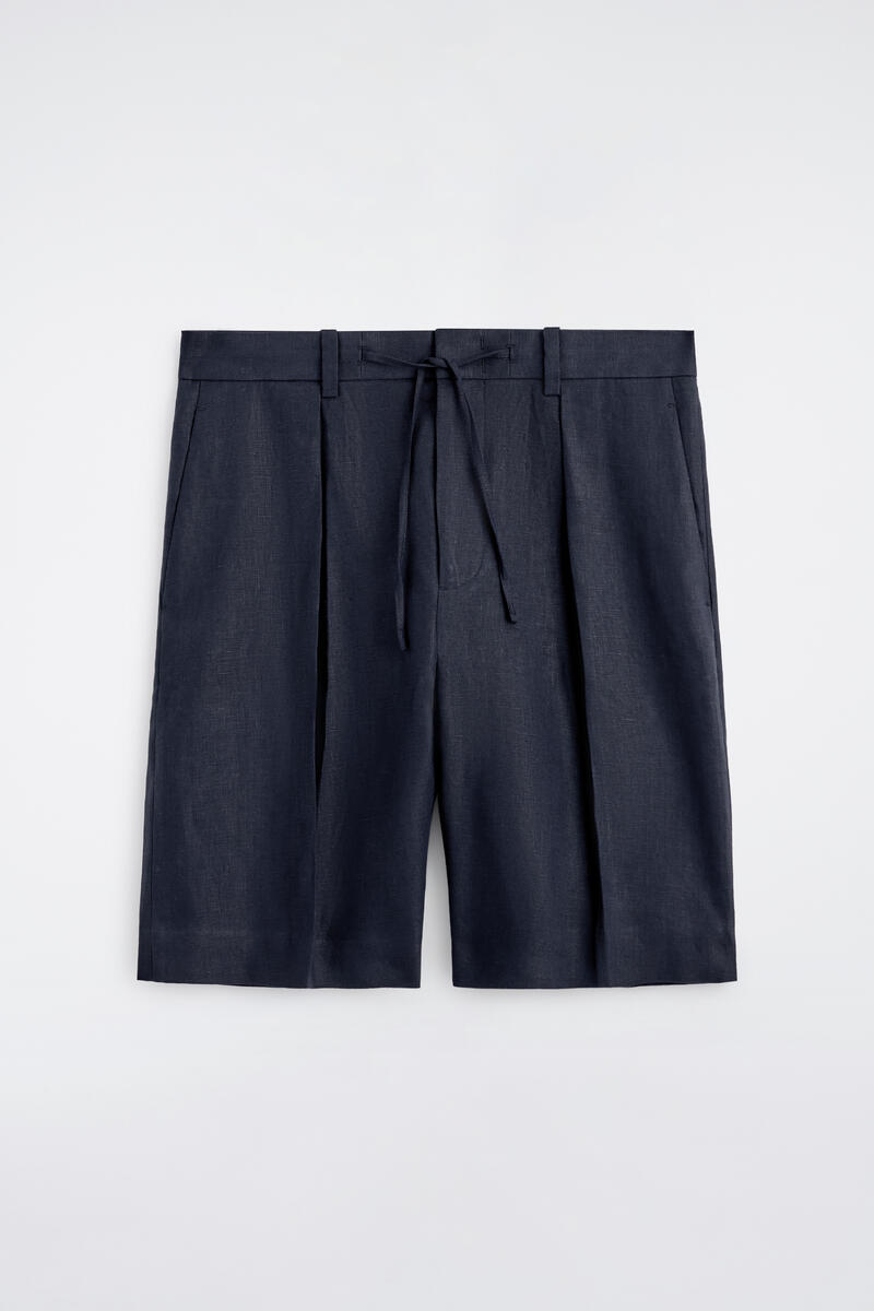 Pleated Linen Drawstring Shorts in Navy