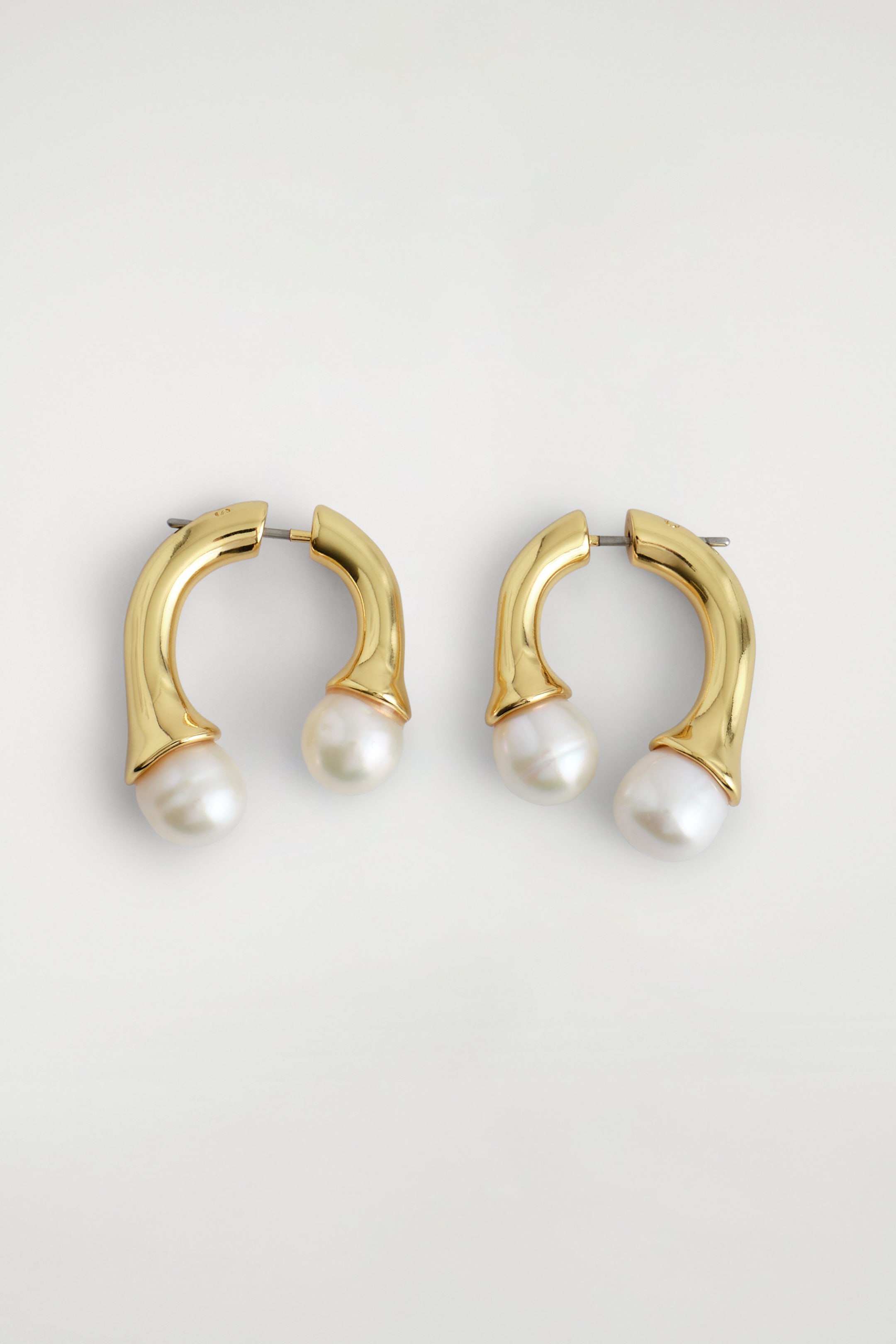 ARCHED FRESHWATER PEARL EARRINGS