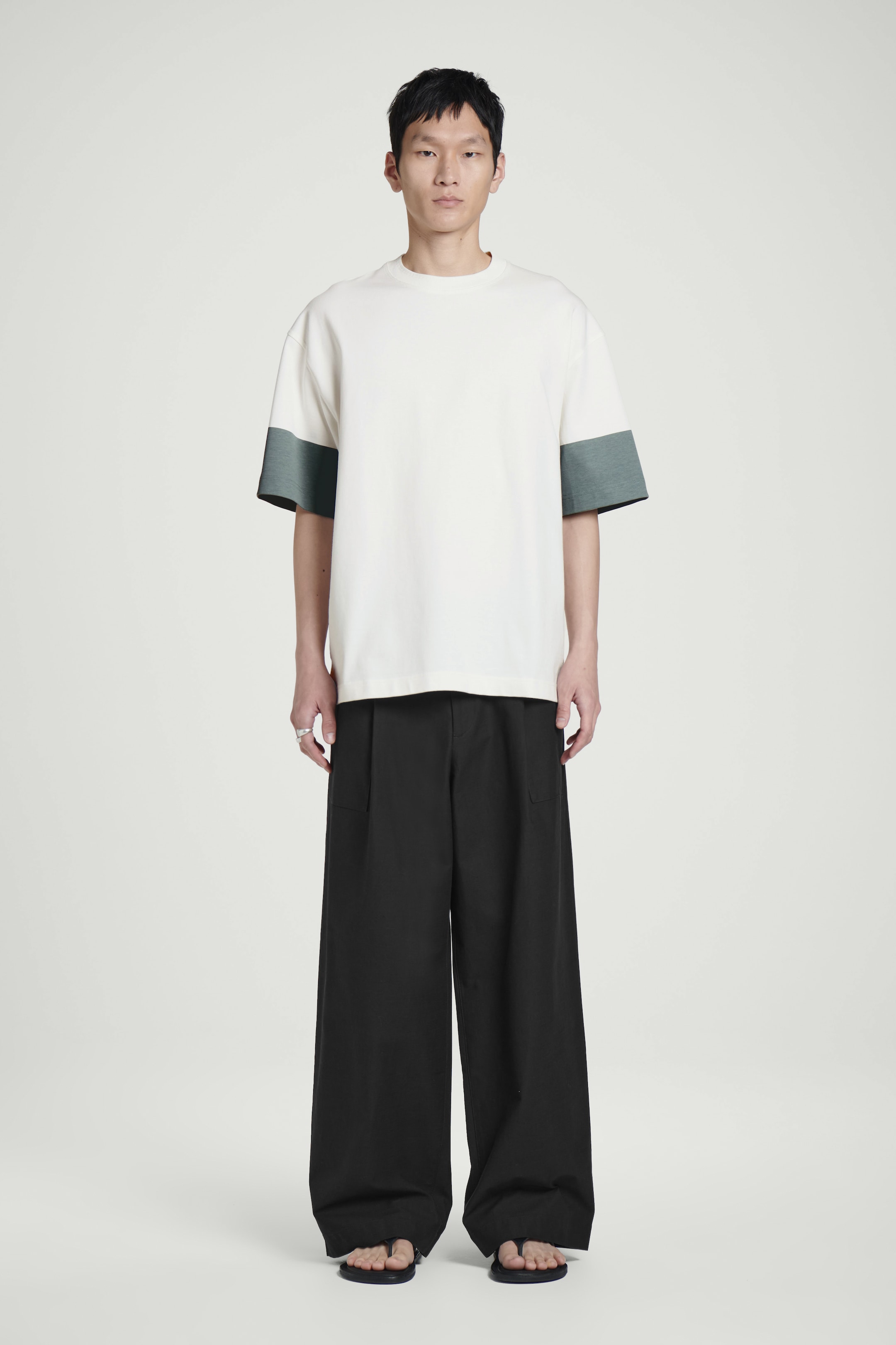 Grotere afbeelding bekijken: Oversized kleurblok katoenen T-shirt - wit / staalblauw - HEREN | H&M BE 5