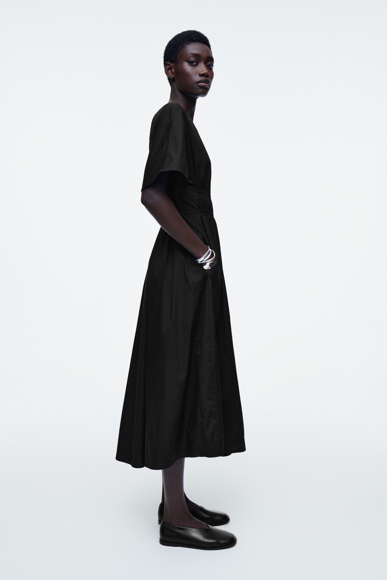 ROBE MIDI FRONCÉE AU DOS OUVERT - NOIR/PISTACHE - 4