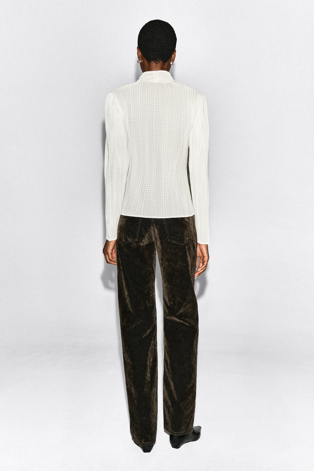 PLEATED JACQUARD CARDIGAN — WHITE