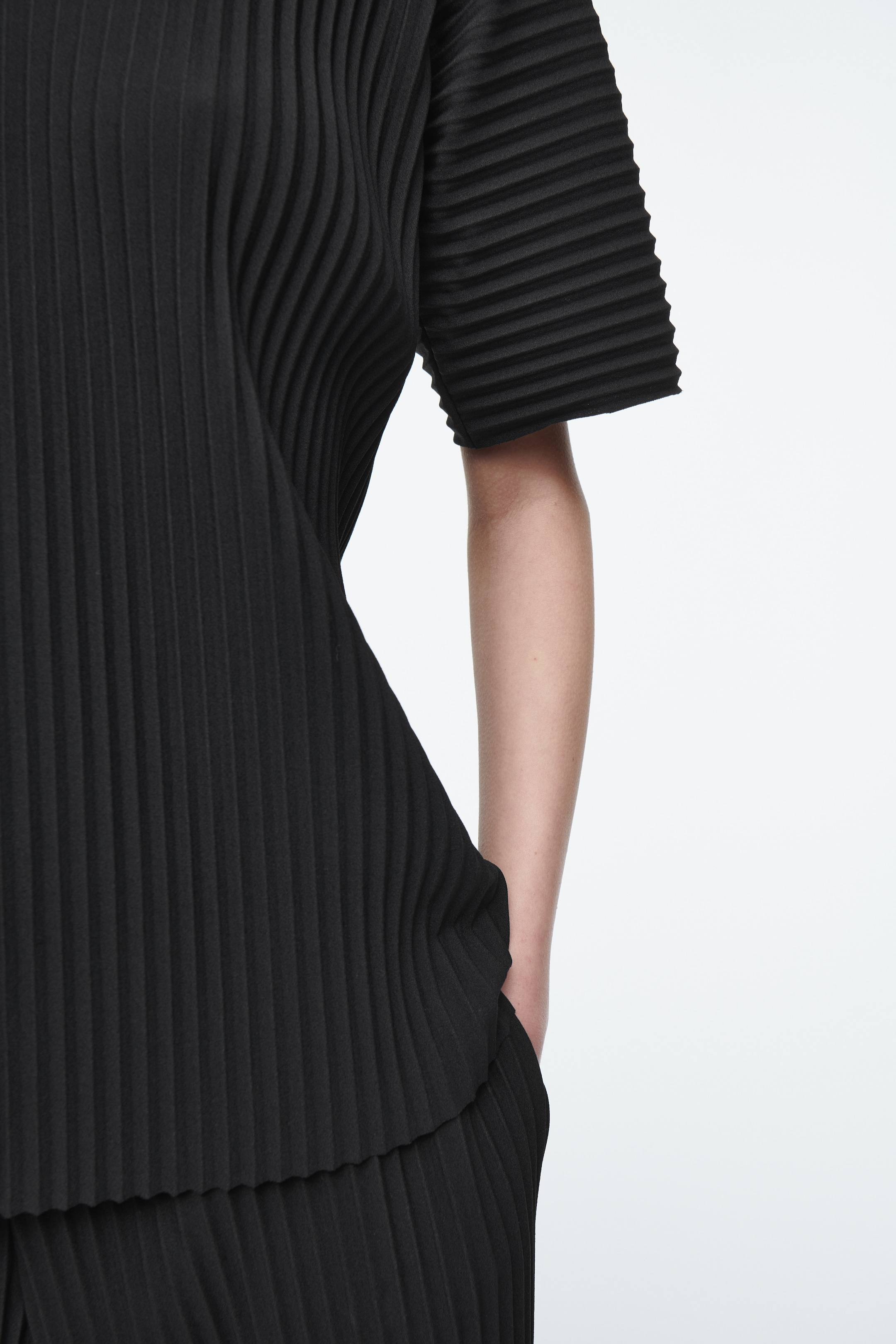 Ingrandisci l'immagine: PLISSÉ TOP - BLACK - DONNA | H&M CH 2