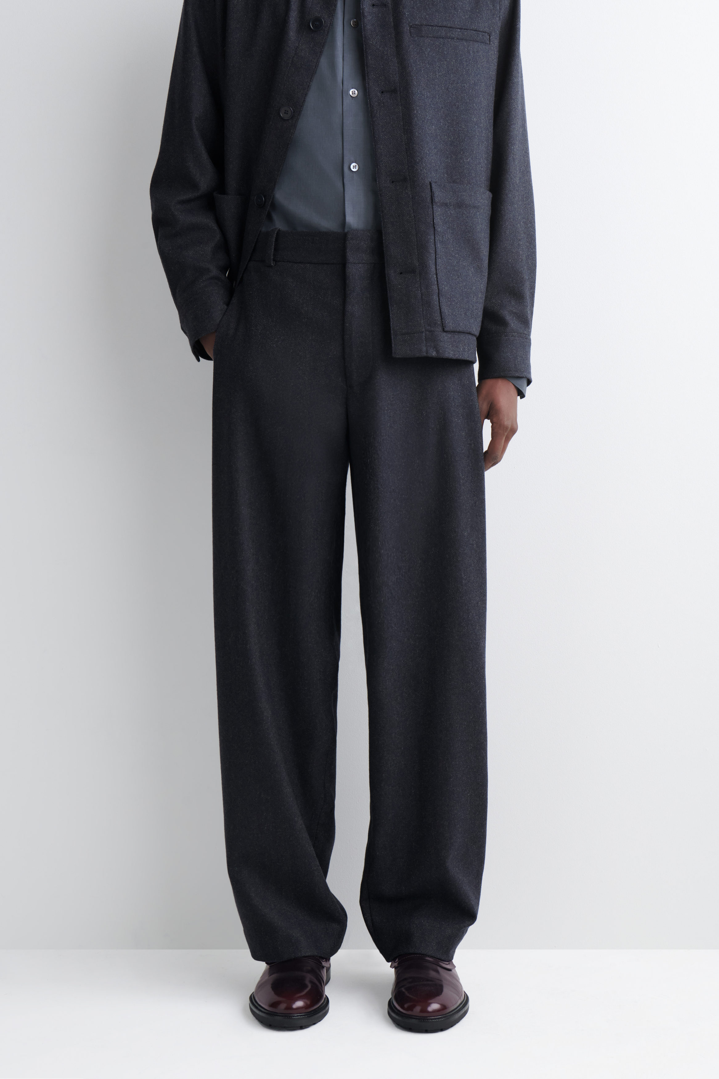 WOOL RELAXED-FIT TAPERED TROUSERS - NAVY | COS