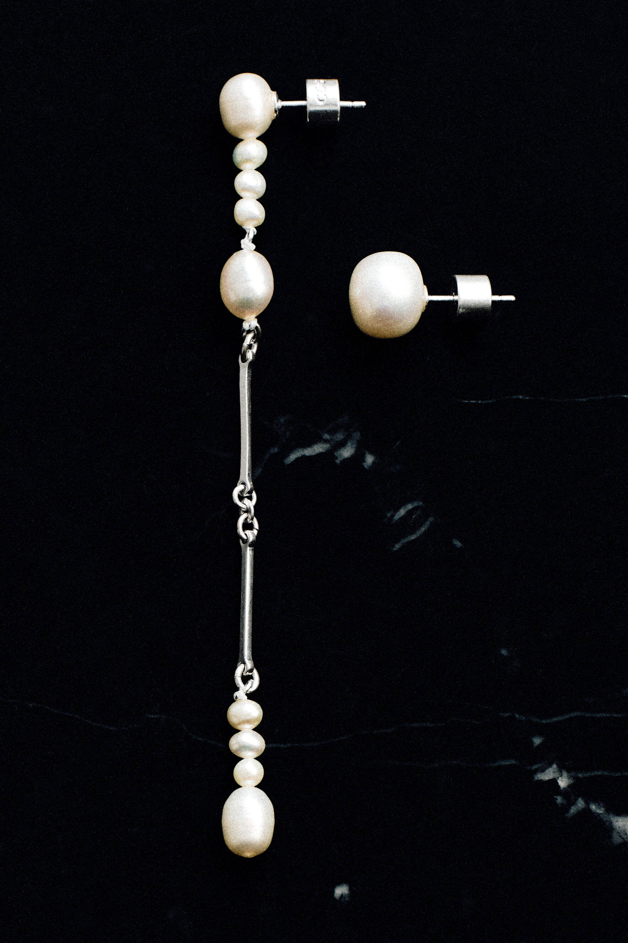 ASYMMETRIC FRESHWATER PEARL DROP EARRINGS - thumbnail 6