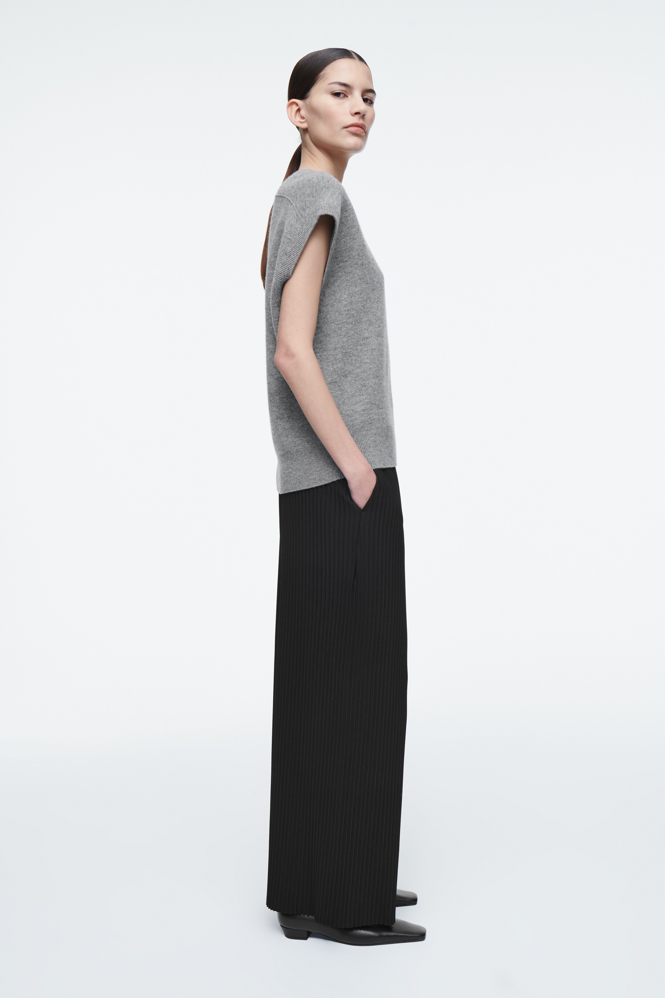 Grösseres Bild ansehen: PLISSIERTE HOSE MIT WEITEM BEIN - SCHWARZ - DAMEN | H&M CH 4