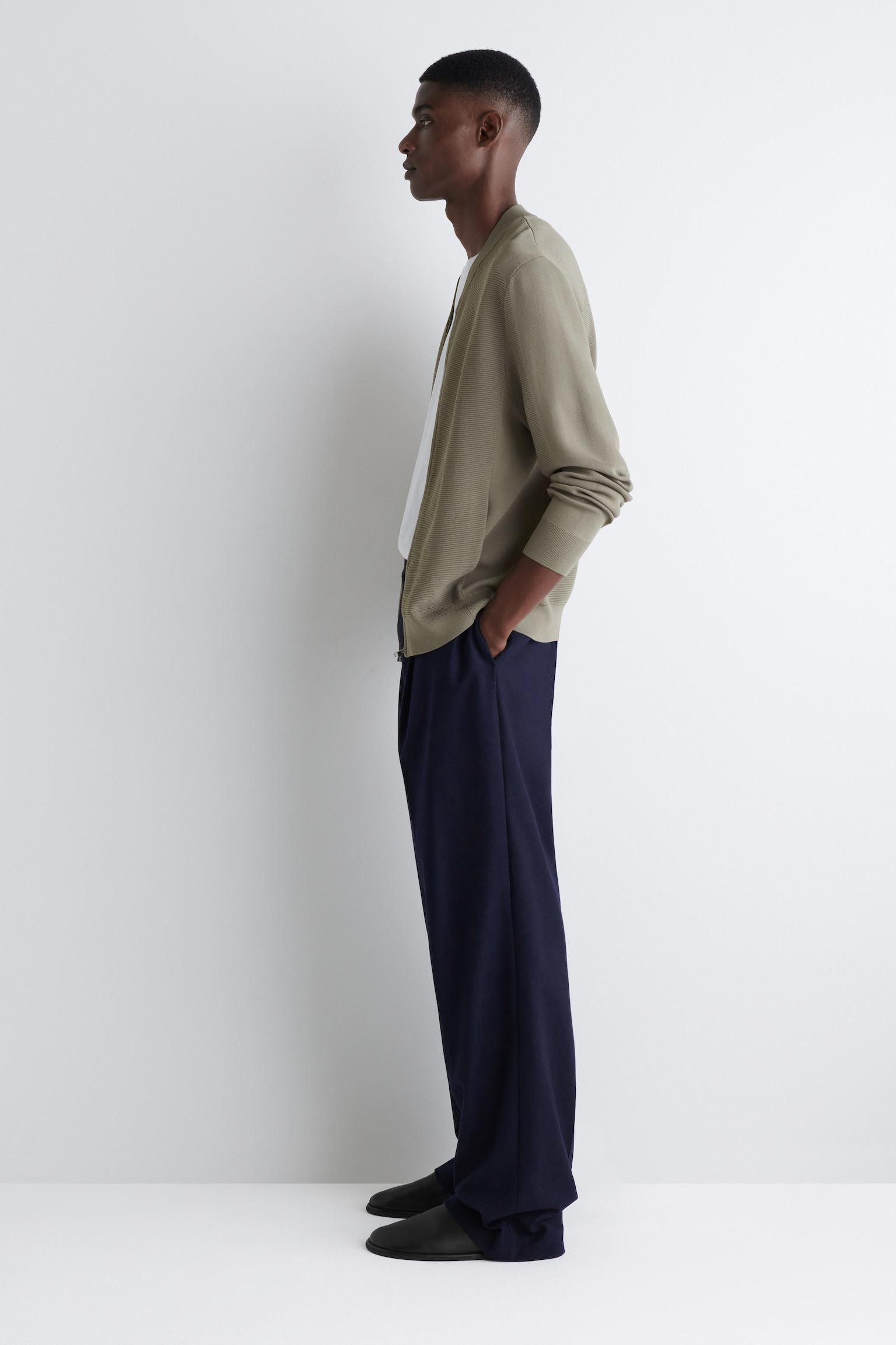 TEXTURED KNITTED BOMBER JACKET - MUSHROOM/NAVY - 4