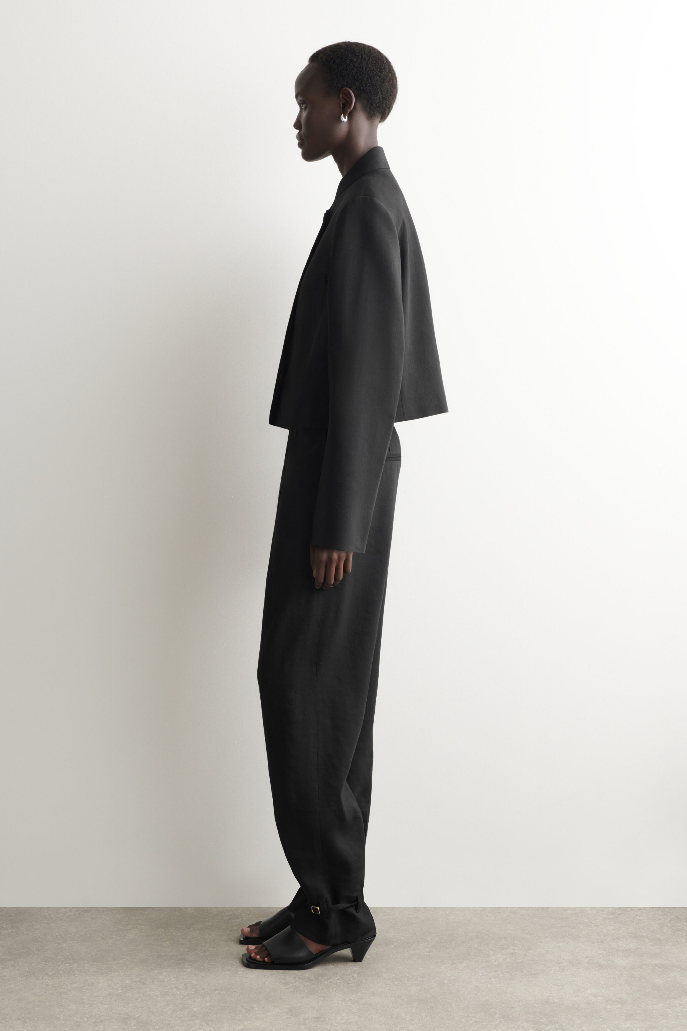 CROPPED STRUCTURED LINEN BLAZER - BLACK | COS US CROPPED STRUCTURED LINEN BLAZER - BLACK | COS US