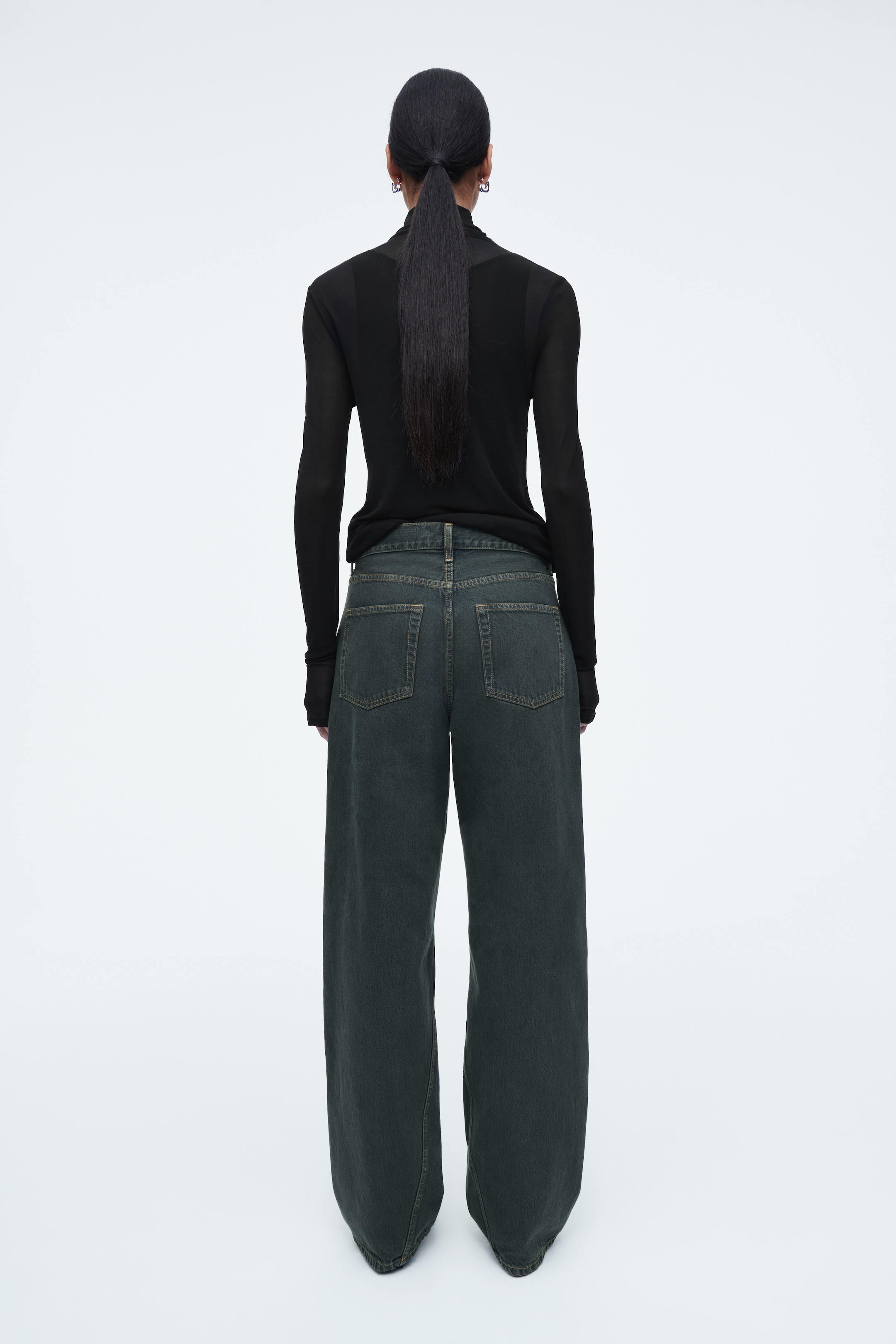 Visa större bild: FACADE JEANS MED RAKA BEN - DOVT MÖRKBLÅ - DAM | H&M SE 5