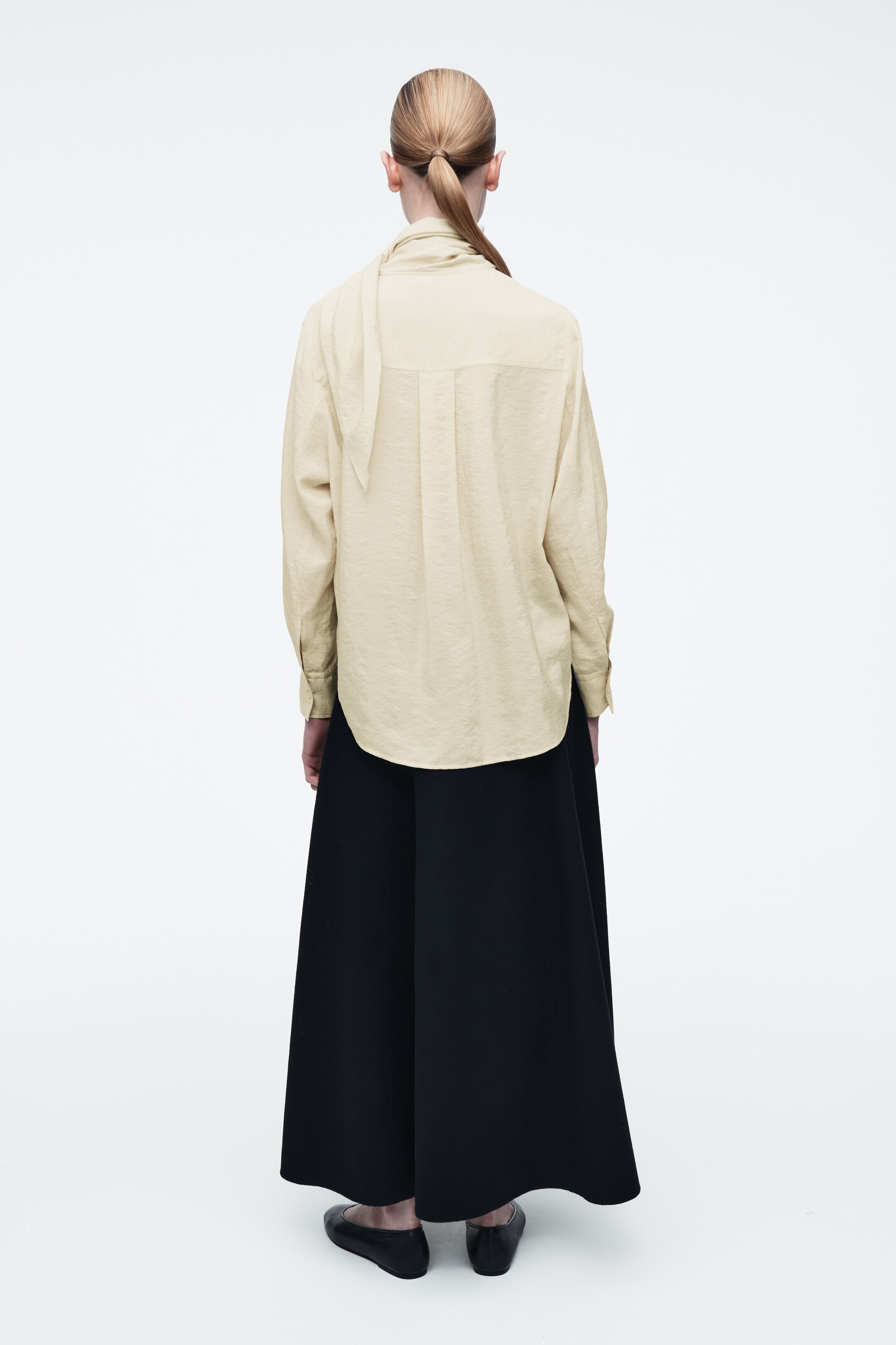 Agrandir l'image: BLOUSE À DÉTAIL FOULARD EN SOIE - BEIGE - FEMME | H&M CH 4