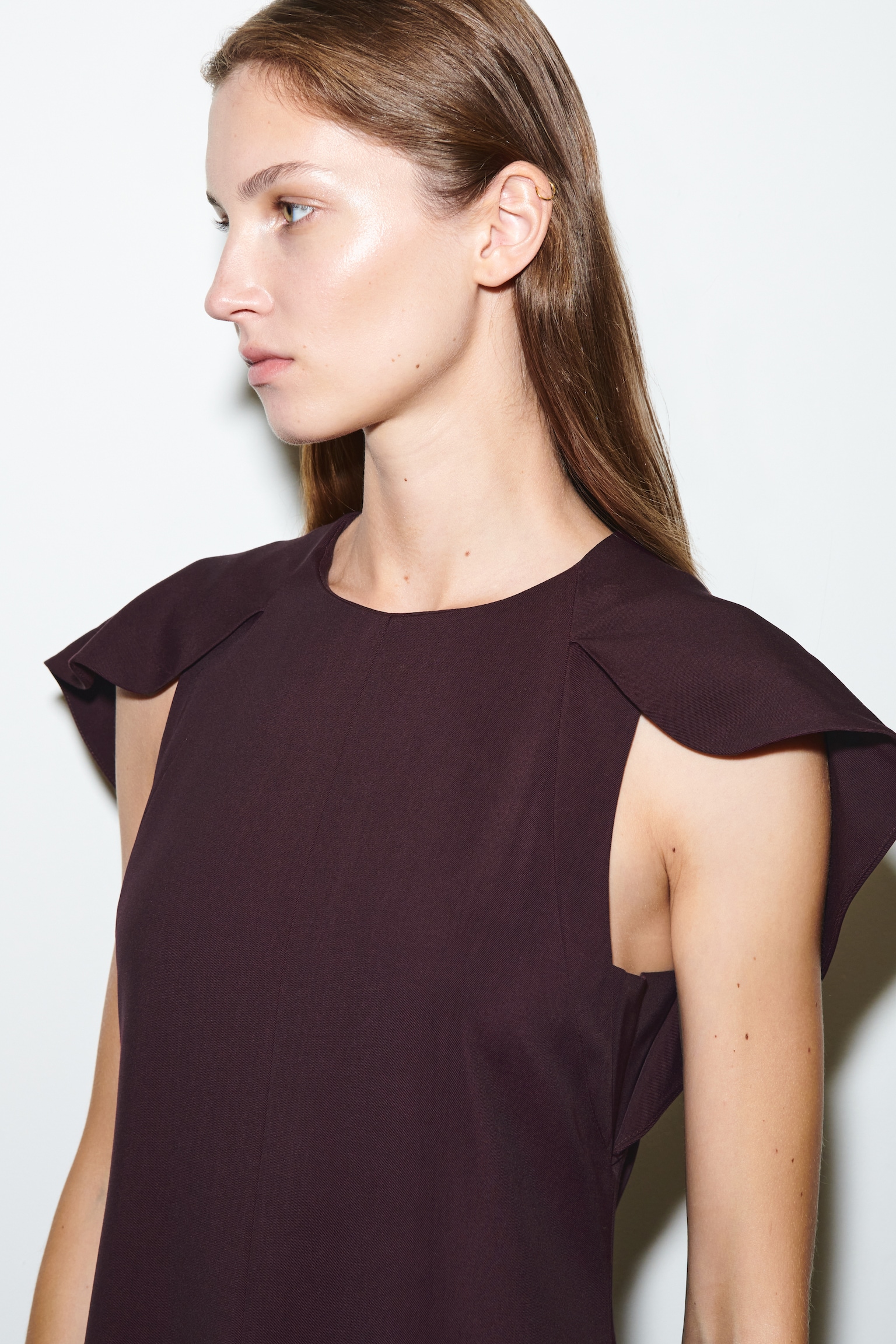 VESTIDO MIDI CON MANGAS CAPA - CIRUELA - 4