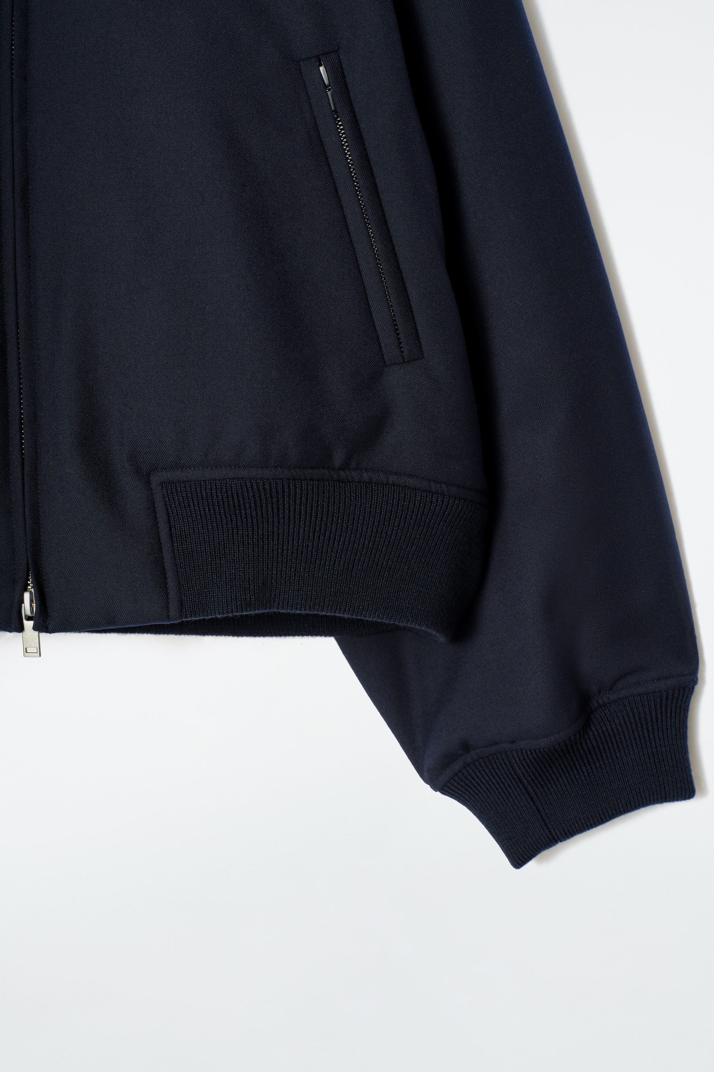 COS オーバーサイズウールボンバージャケット ネイビー OVERSIZED WOOL BOMBER JACKET - NAVY | COS US