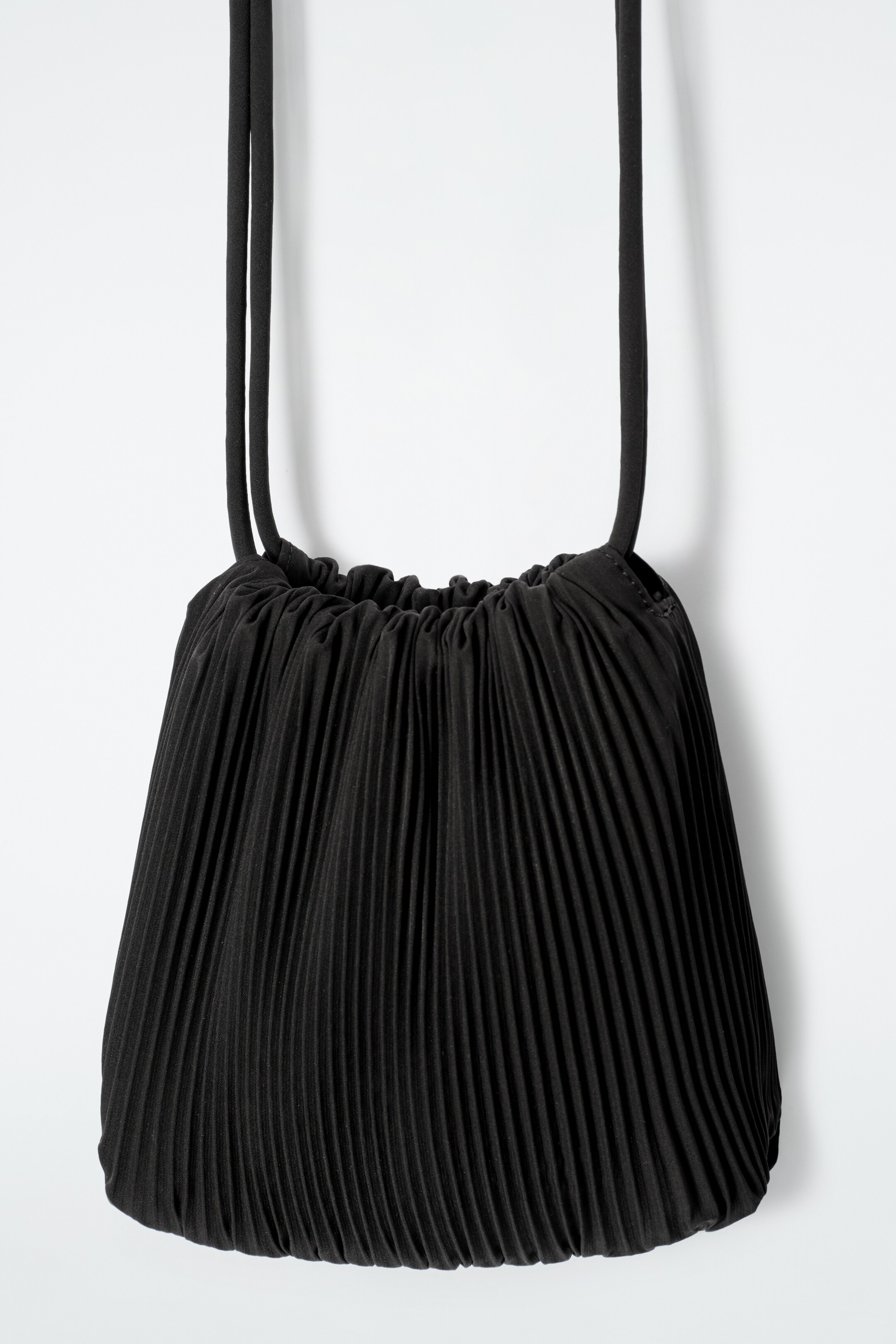 Grösseres Bild ansehen: SCALLOP UMHÄNGETASCHE - SCHWARZ - DAMEN | H&M CH 5