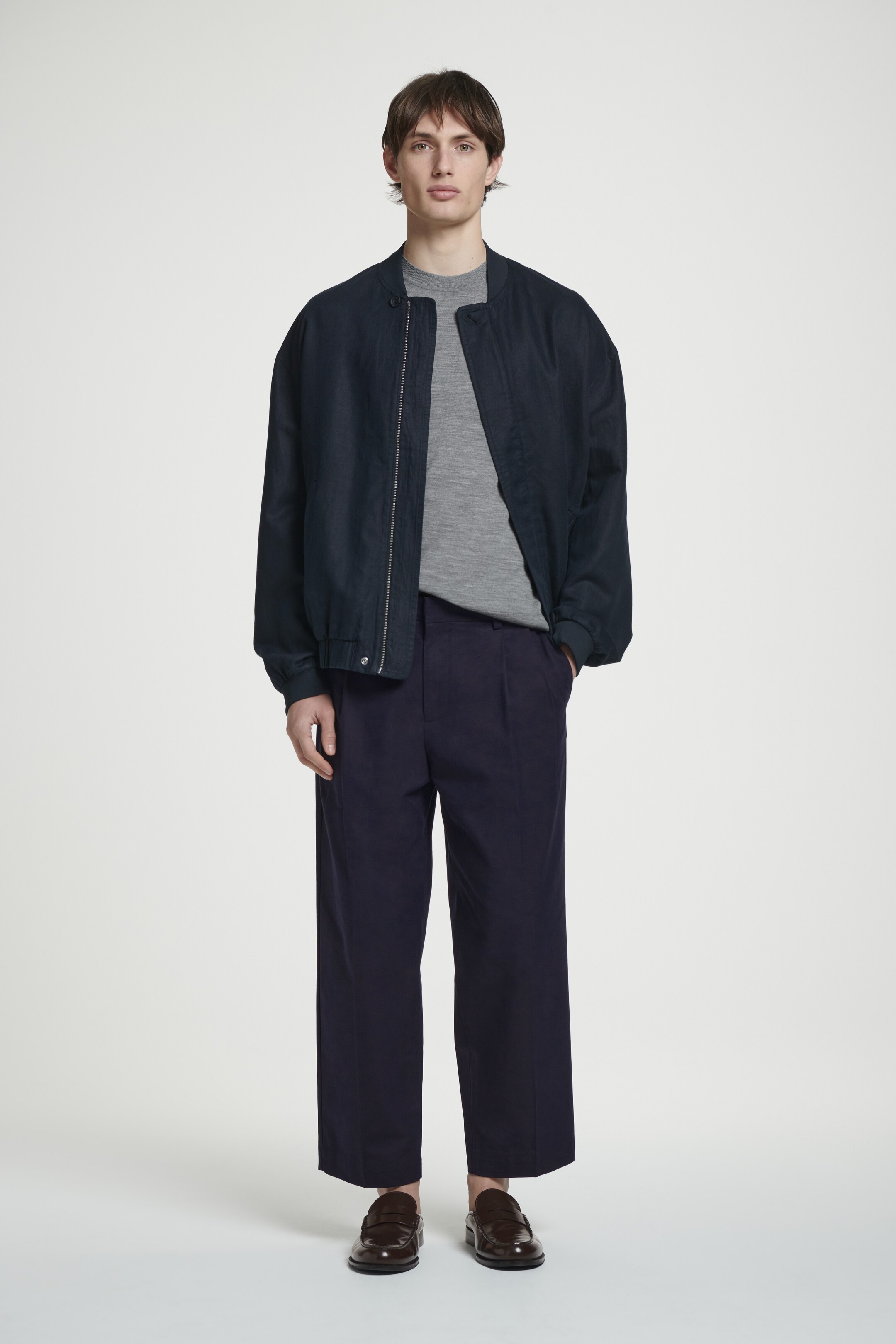 Größeres Bild ansehen: SCHMALES STRICK-T-SHIRT AUS MERINOWOLLE - GRAU MELIERT - Men | H&M DE 2