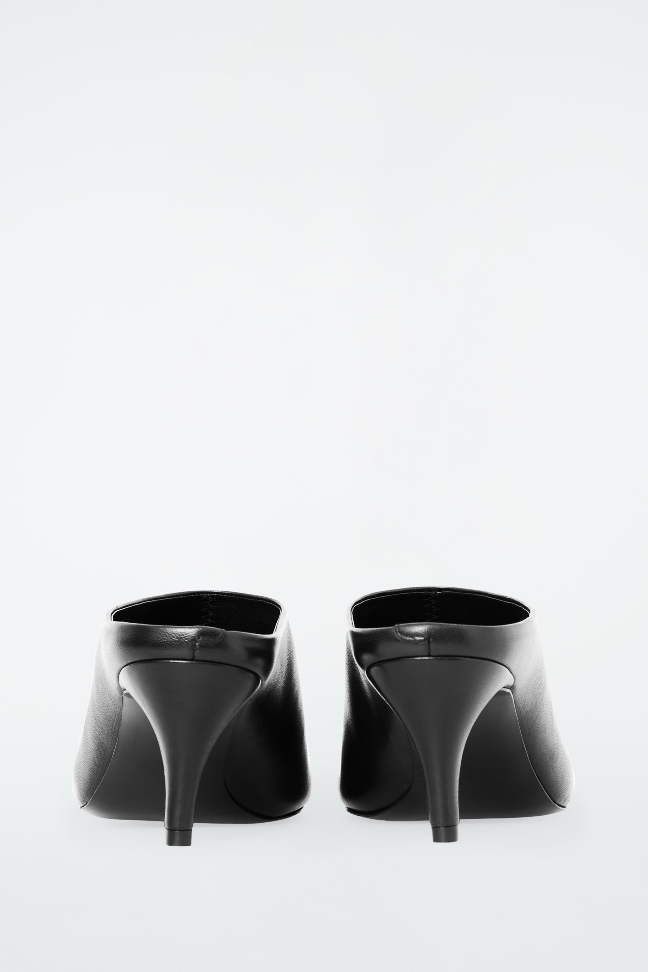 Grösseres Bild ansehen: LEDER-MULES MIT KARREEFÖRMIGER ZEHENPARTIE - SCHWARZ - DAMEN | H&M CH 2