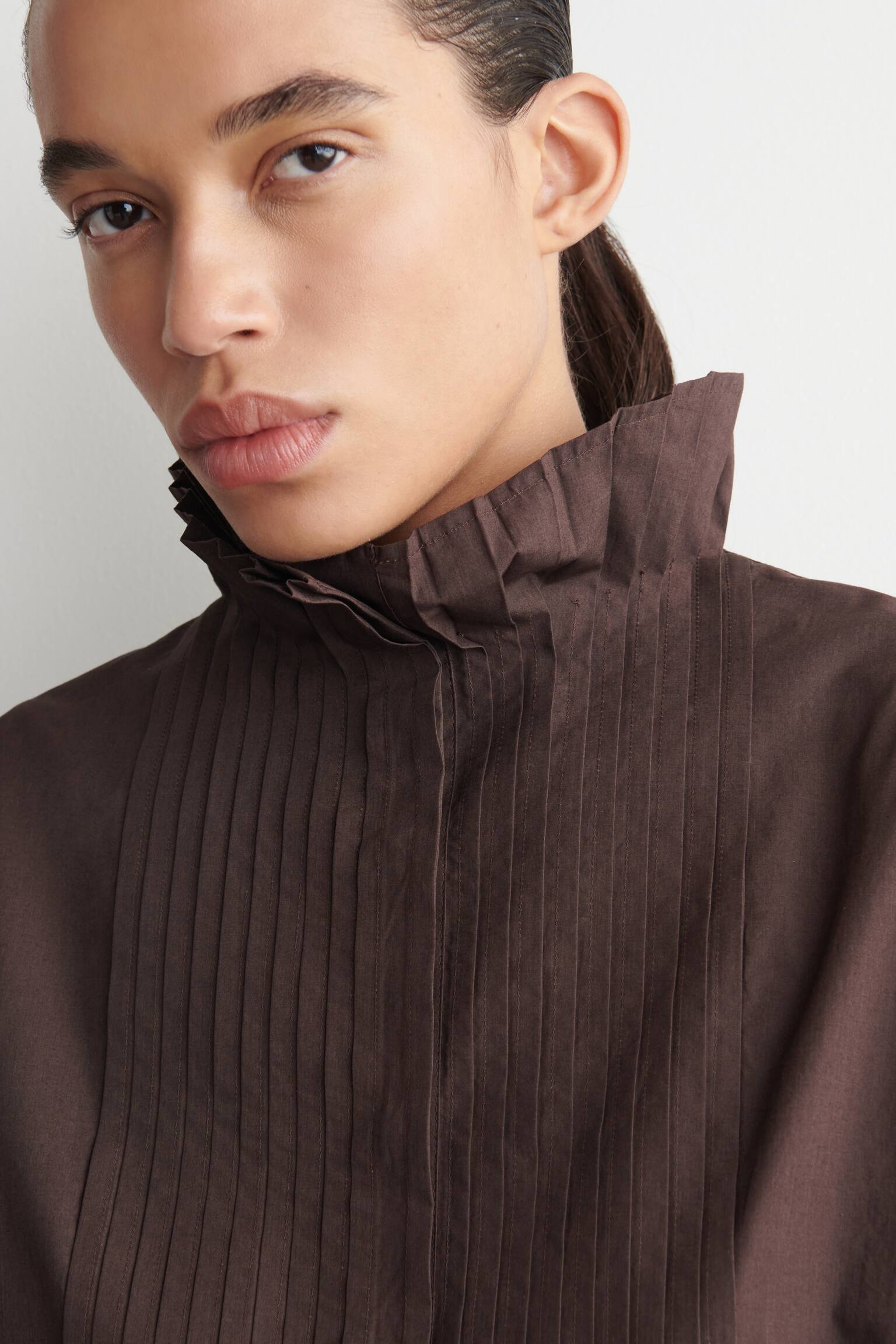 BLUSA IN COTONE CON PIEGHE - MARRONE/BIANCO - 7