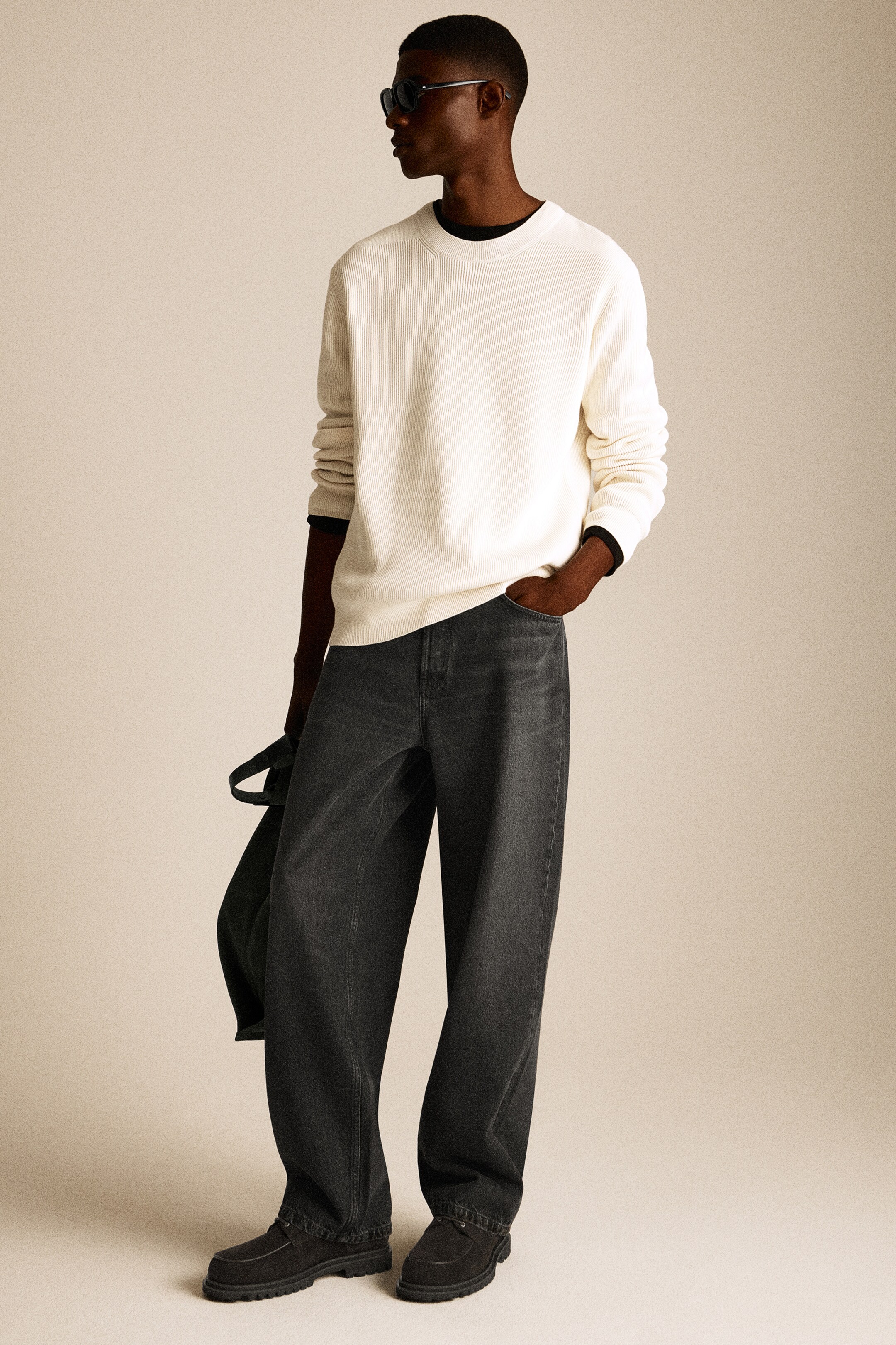 Zobacz większy obraz: JEANSY „RIDER” Z PROSTYMI NOGAWKAMI - SPRANA CZERŃ - ON | H&M PL 5