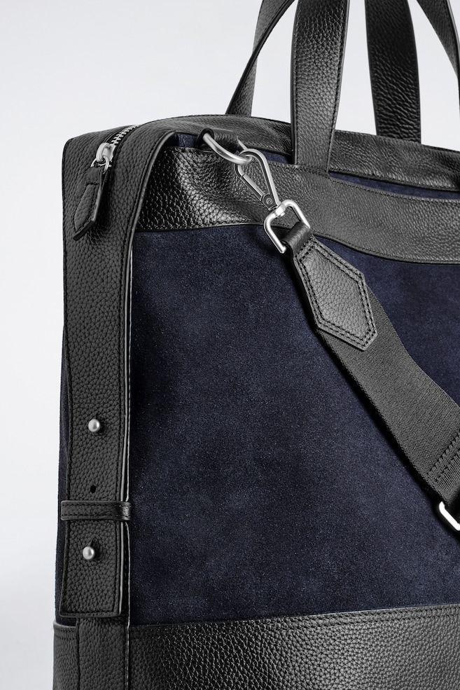 CITY MESSENGER BAG - LEATHER — NAVY