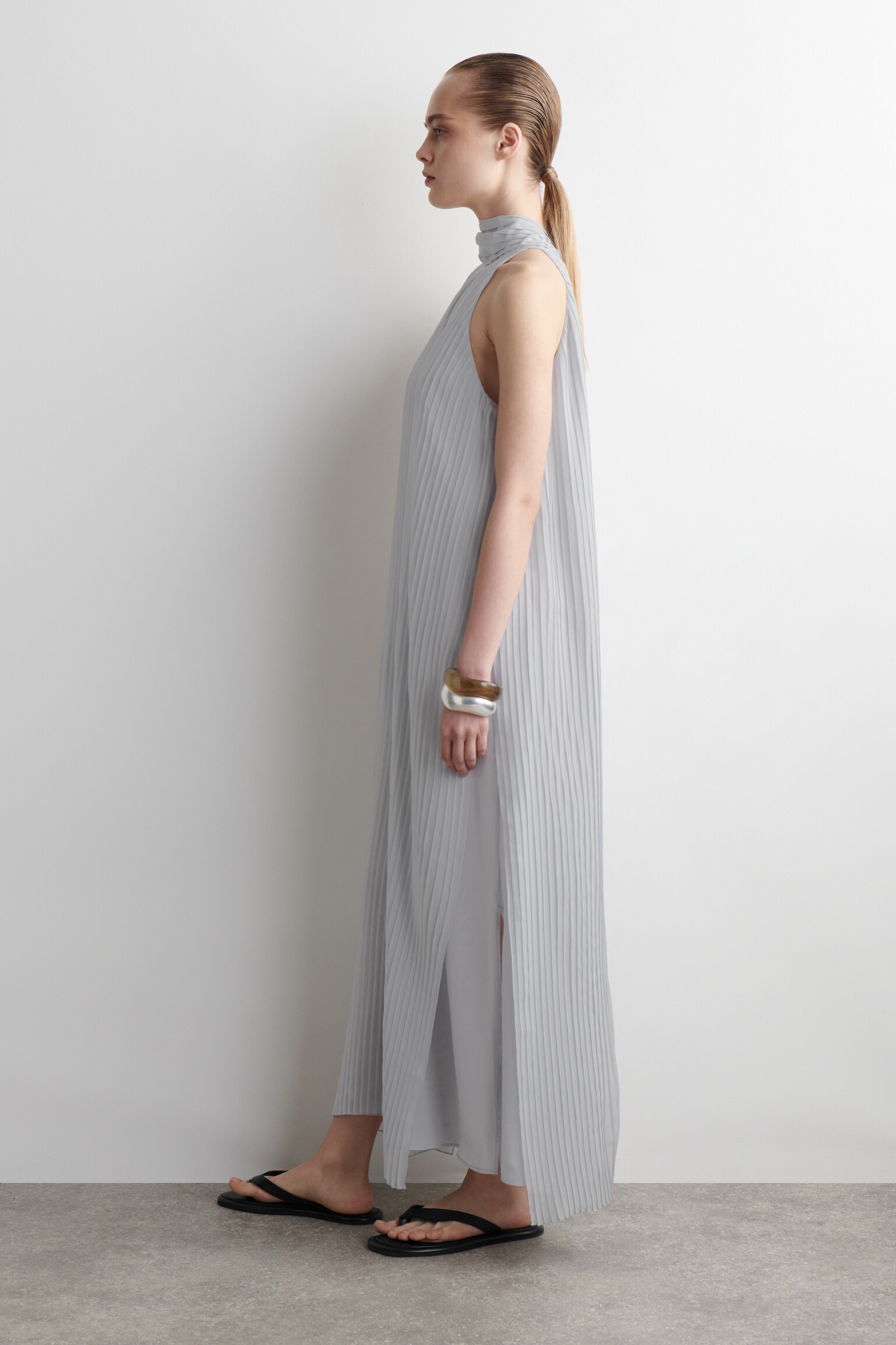 VESTIDO LARGO PLISADO CON CUELLO HALTER - AZUL CLARO - 3