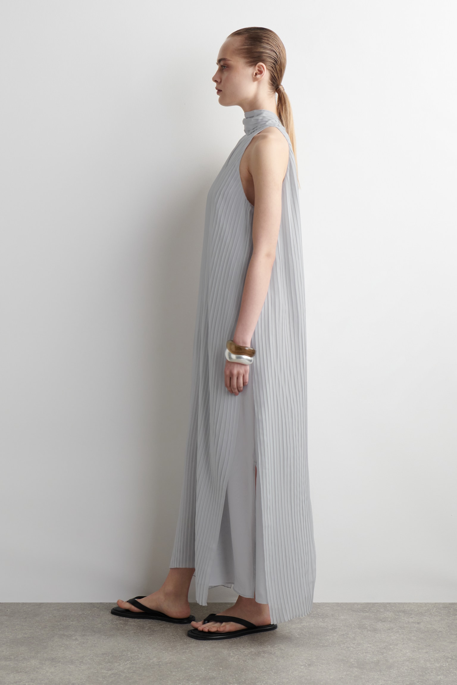 VESTIDO LARGO PLISADO CON CUELLO HALTER - AZUL CLARO - 7
