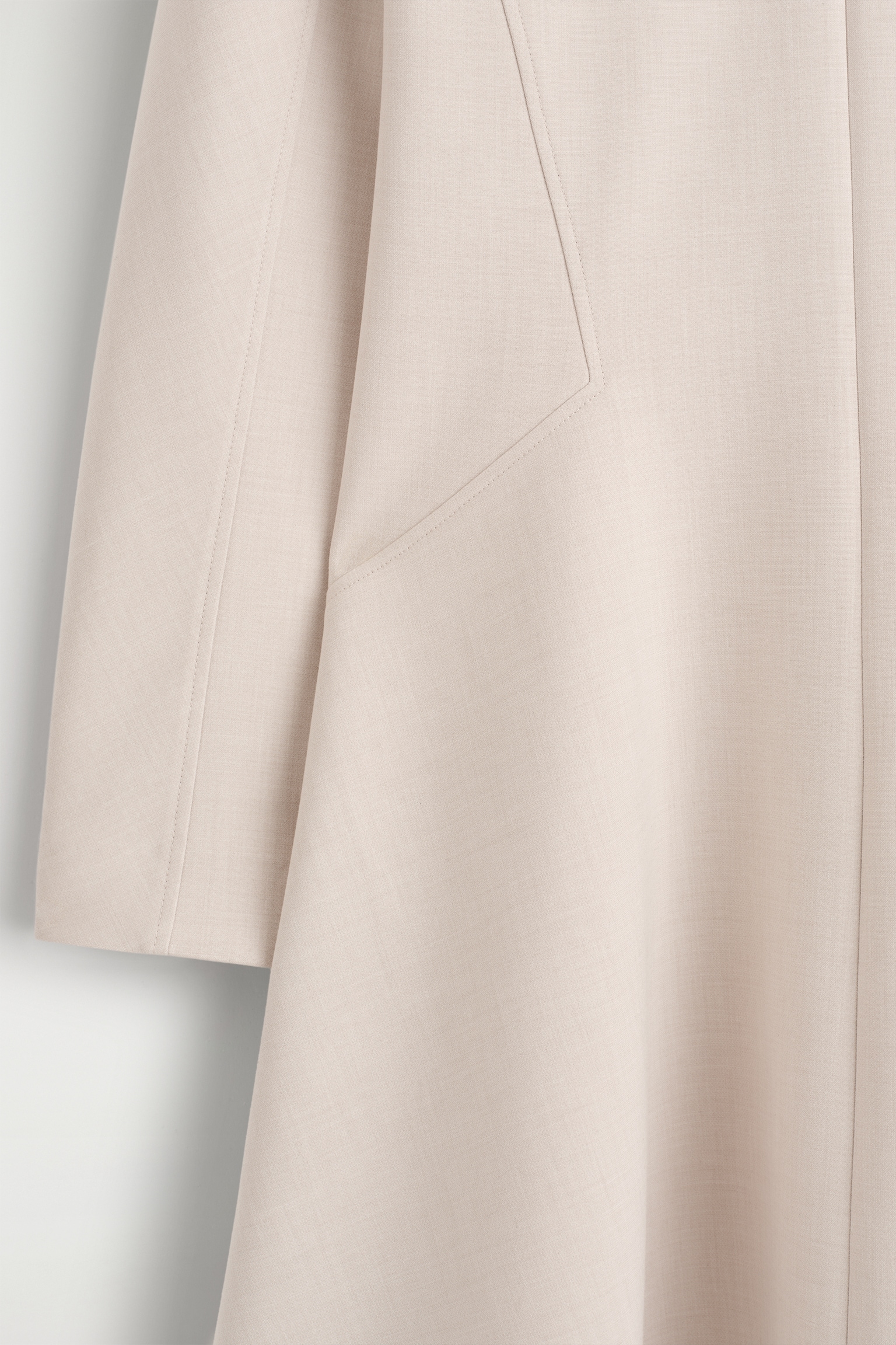 ELEGANTES MINIKLEID MIT V-AUSSCHNITT - BEIGE - 6