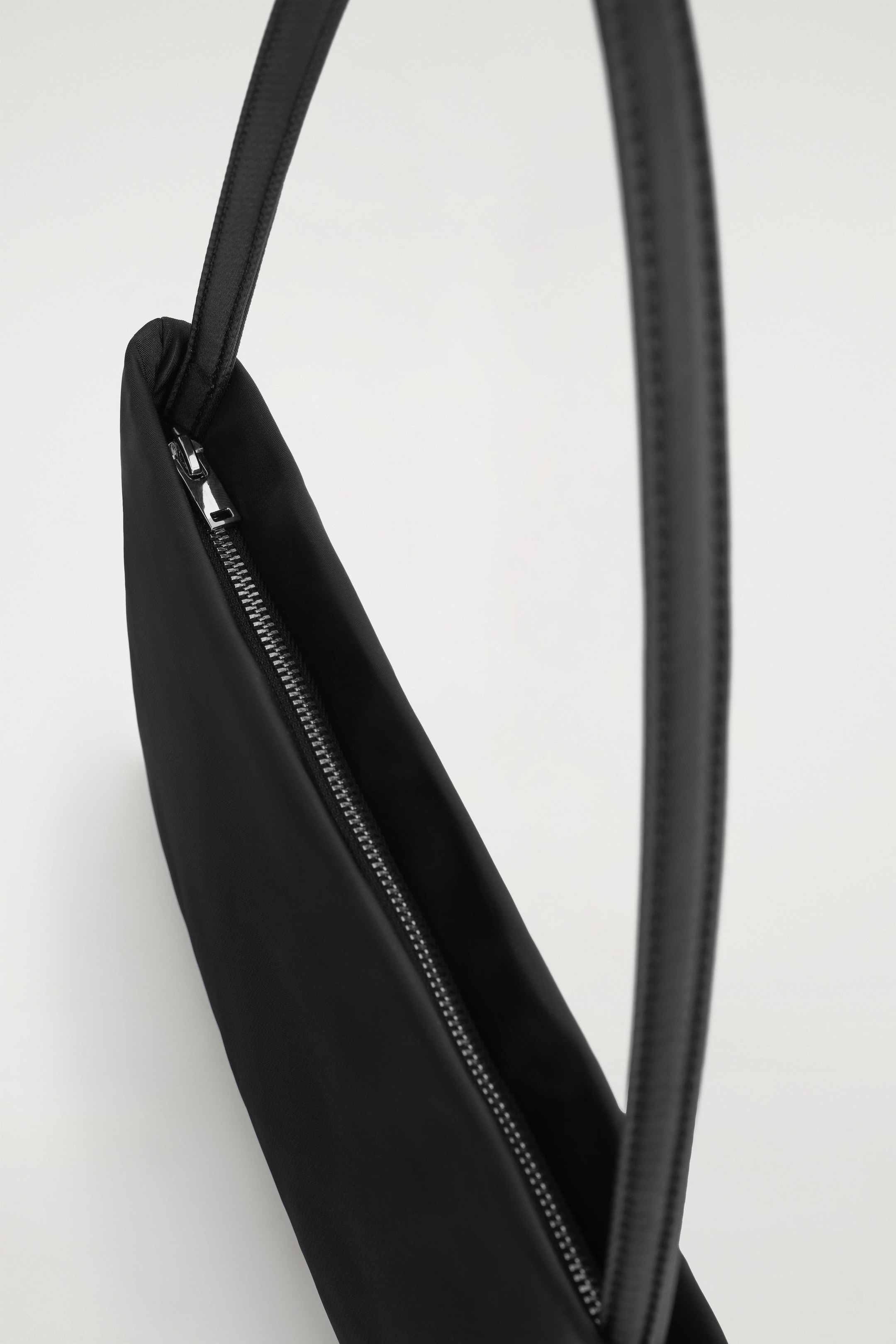 ARCHIVE SHOULDER BAG - NYLON