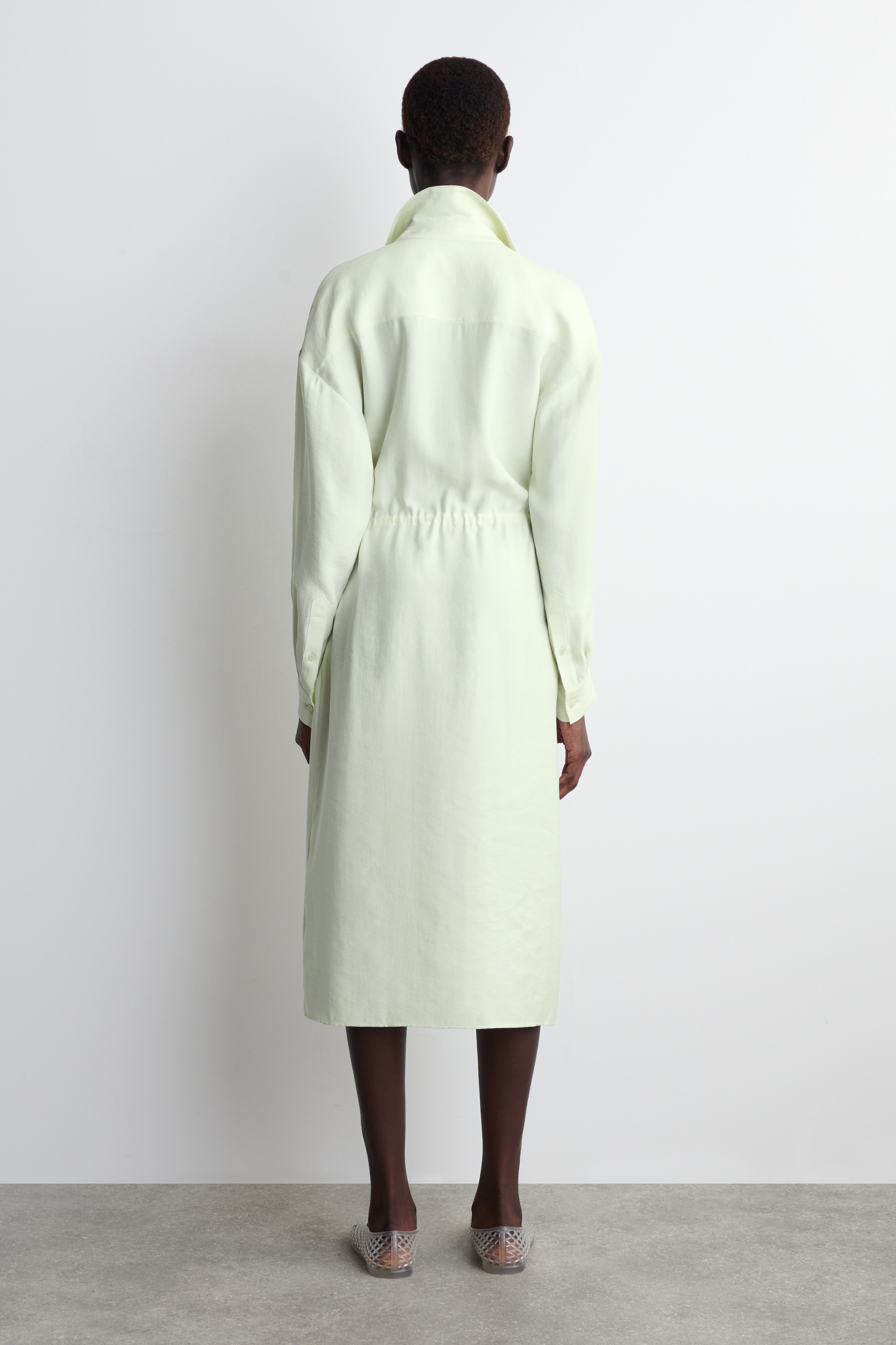 Visa större bild: MIDI WRAP SKJORTKLÄNNING - LJUSGRÖN - DAM | H&M SE 3