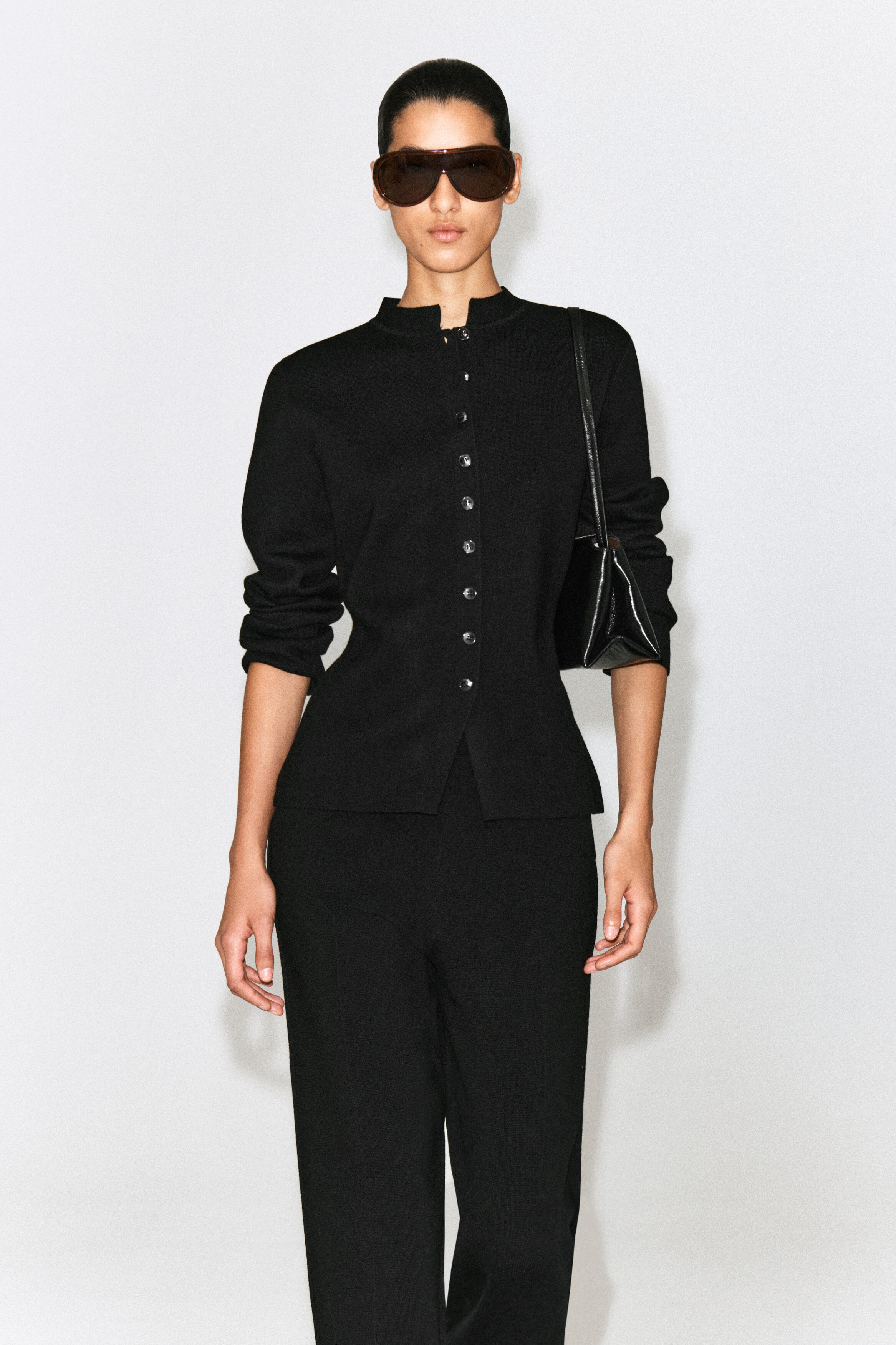 Cos ウールブレンドクルーネックカーディガン MERINO WOOL-BLEND CARDIGAN - BLACK | COS US