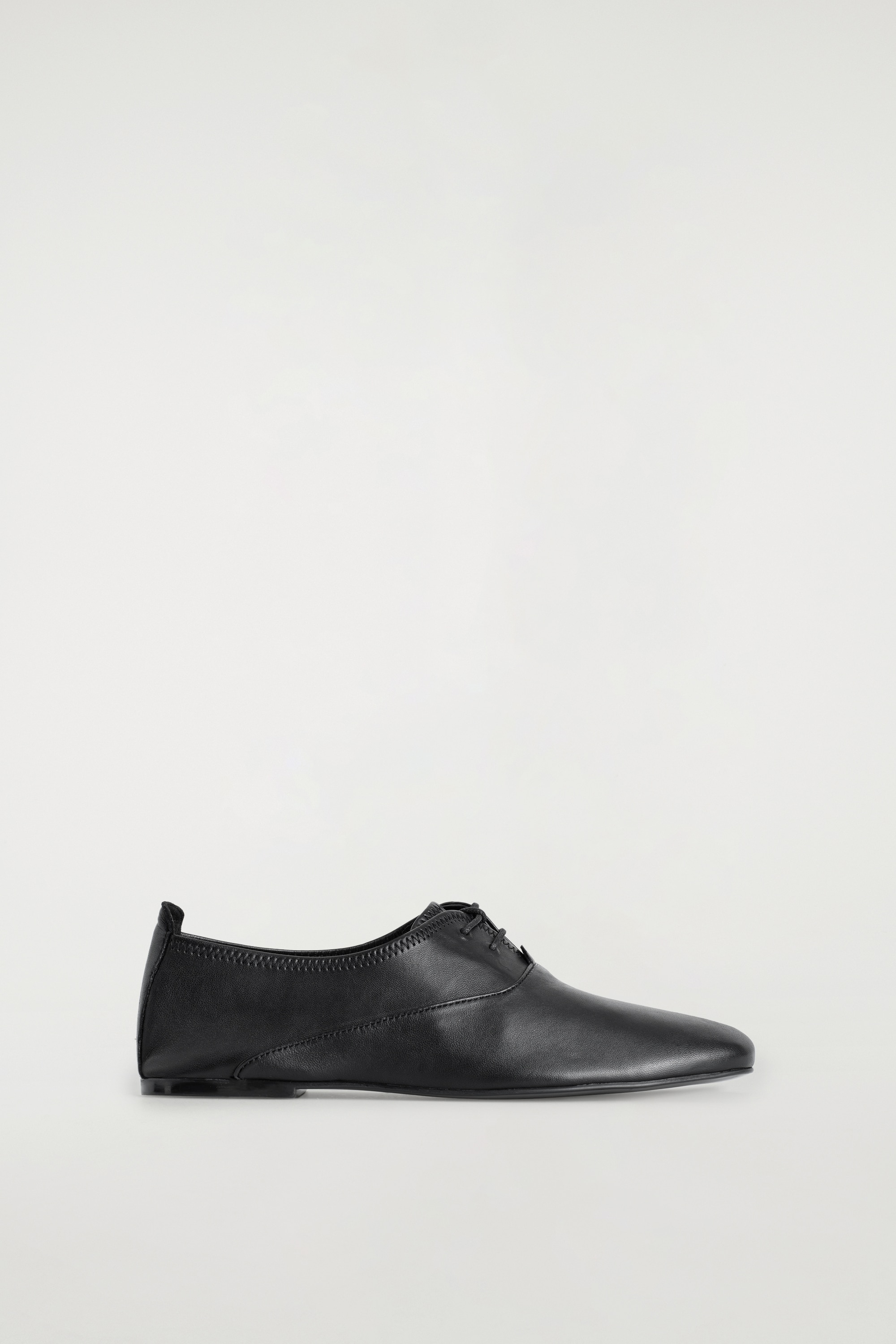 BROGUES AUS WEICHEM LEDER - SCHWARZ