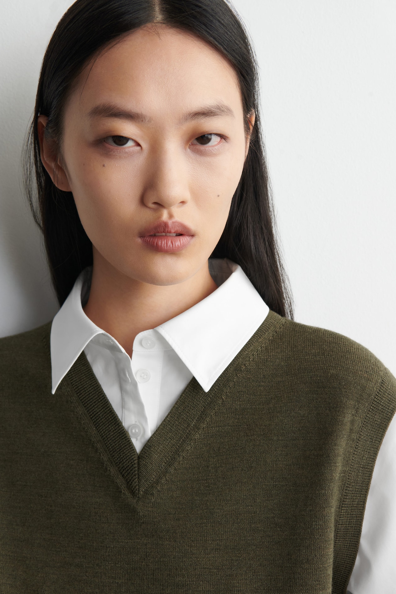 LAYERED MERINO WOOL SHIRT VEST — KHAKI / WHITE