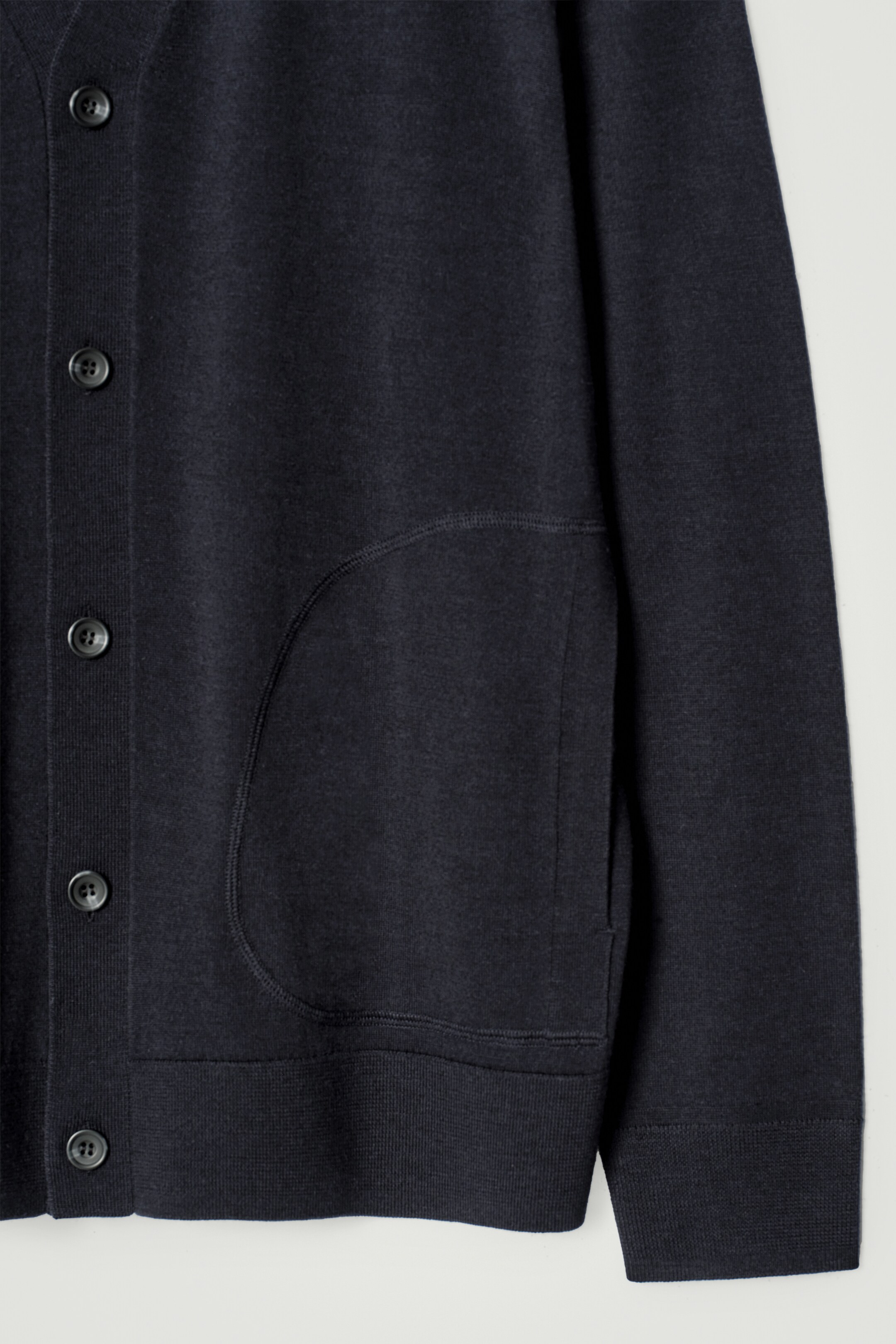 View larger image: MERINO WOOL V-NECK CARDIGAN - NAVY - Men | H&M GB 7