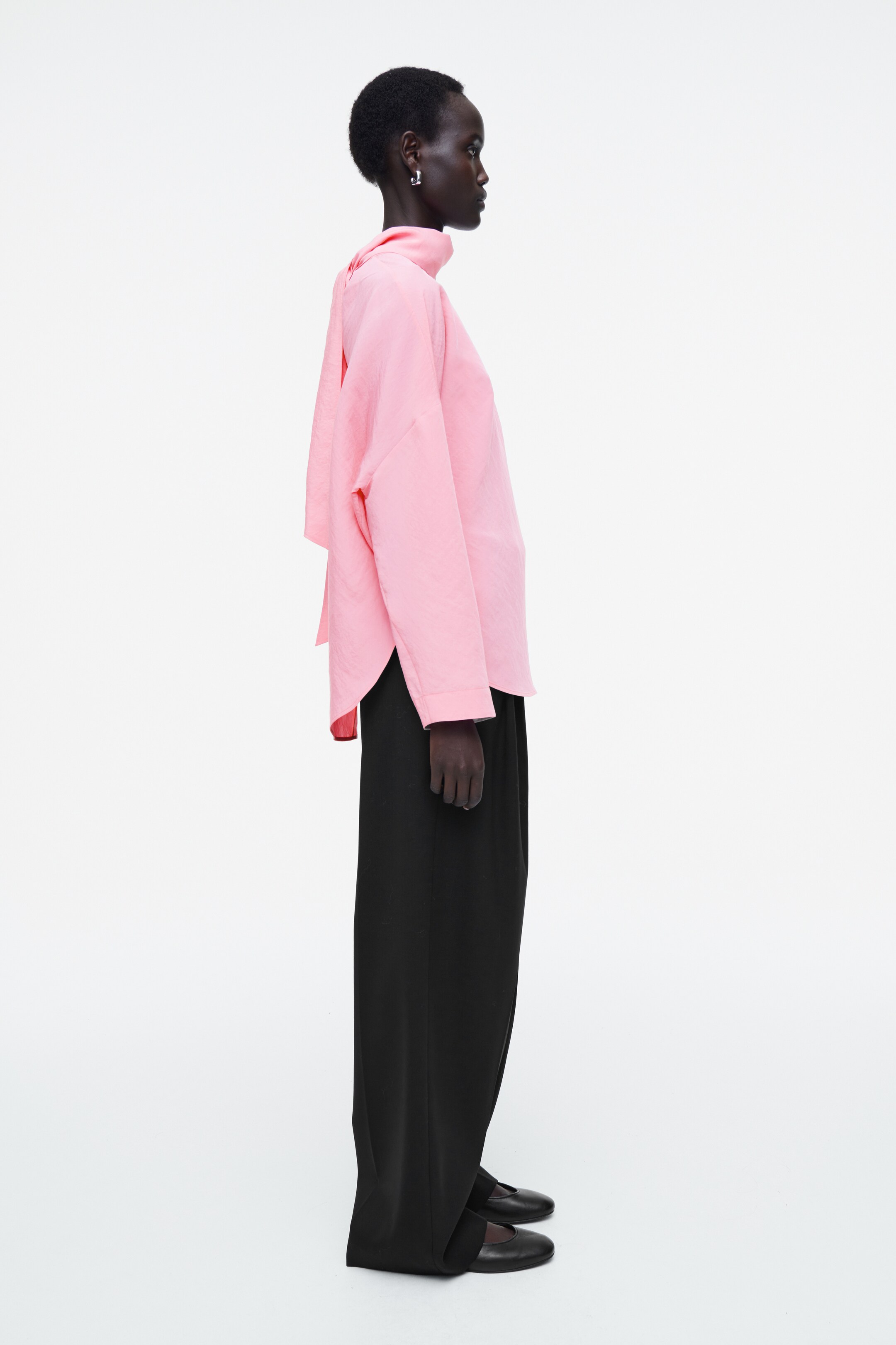 Agrandir l'image: BLOUSE À DÉCOUPE CIRCULAIRE ET ENCOLURE À NOUER - ROSE - FEMME | H&M CH 3