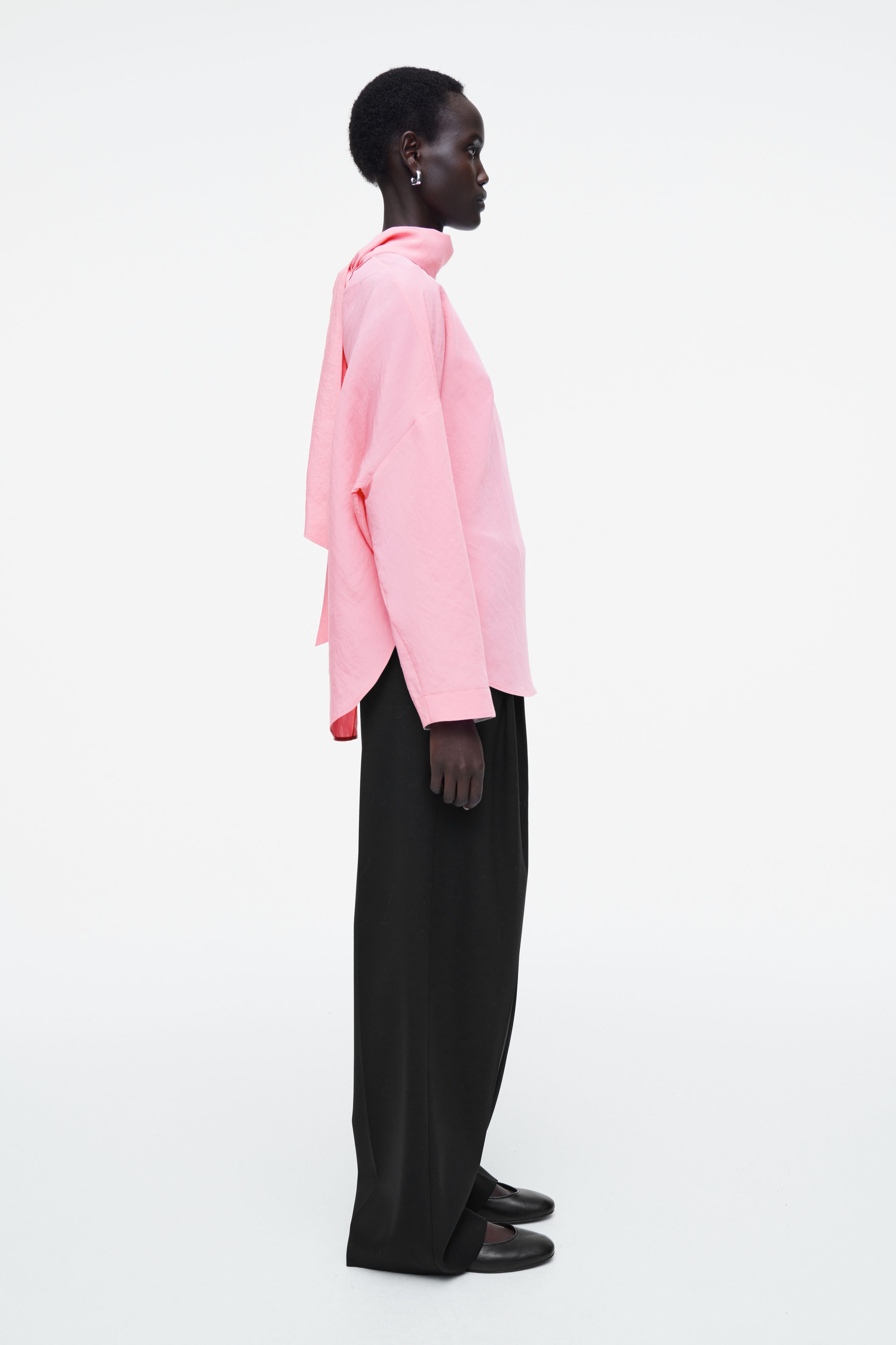 即日発送　pois blouse tee ピンク NECK-TIE CIRCLE-CUT BLOUSE - PINK | COS