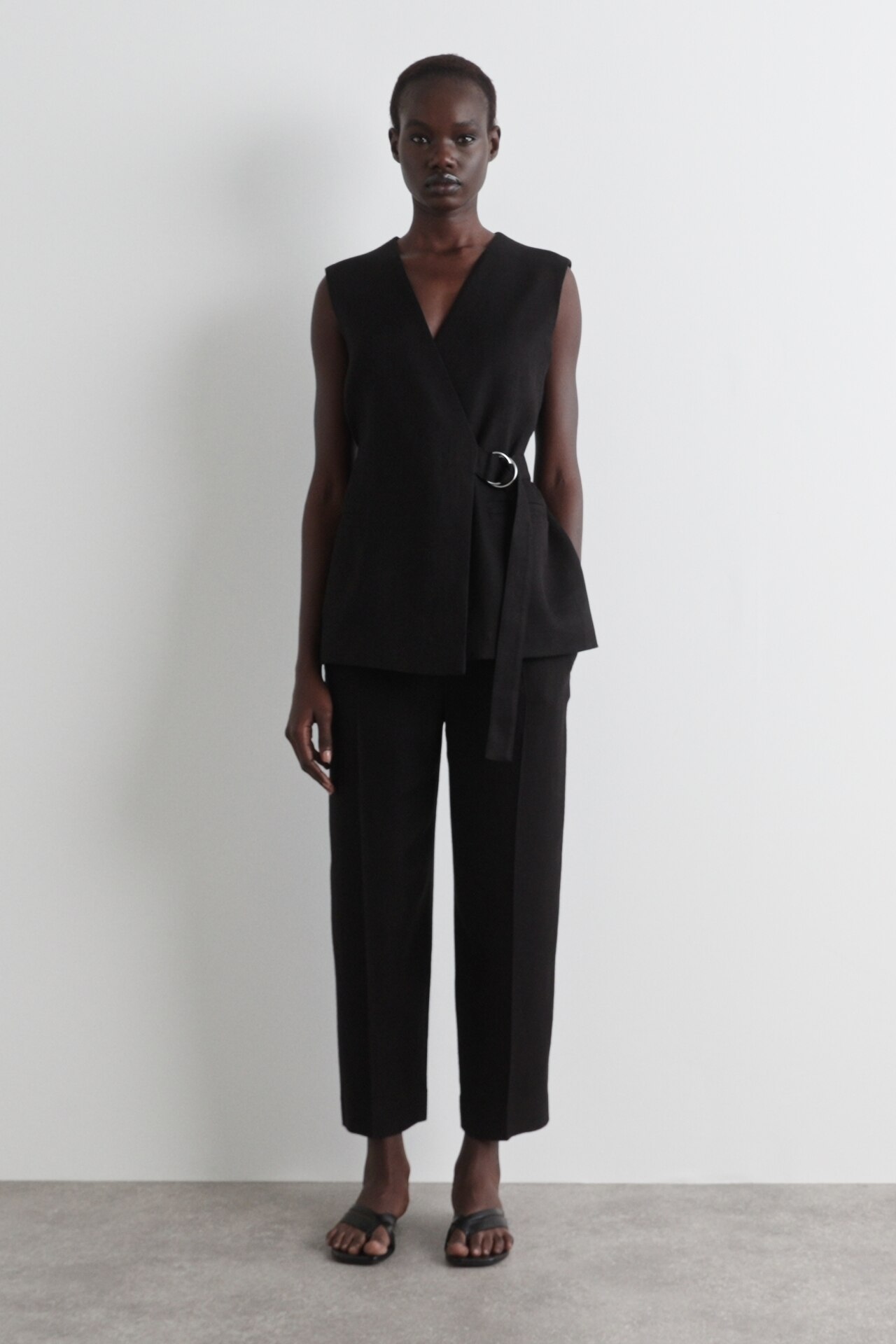 tuck frill vest / NOT CONVENTIONAL公式通販